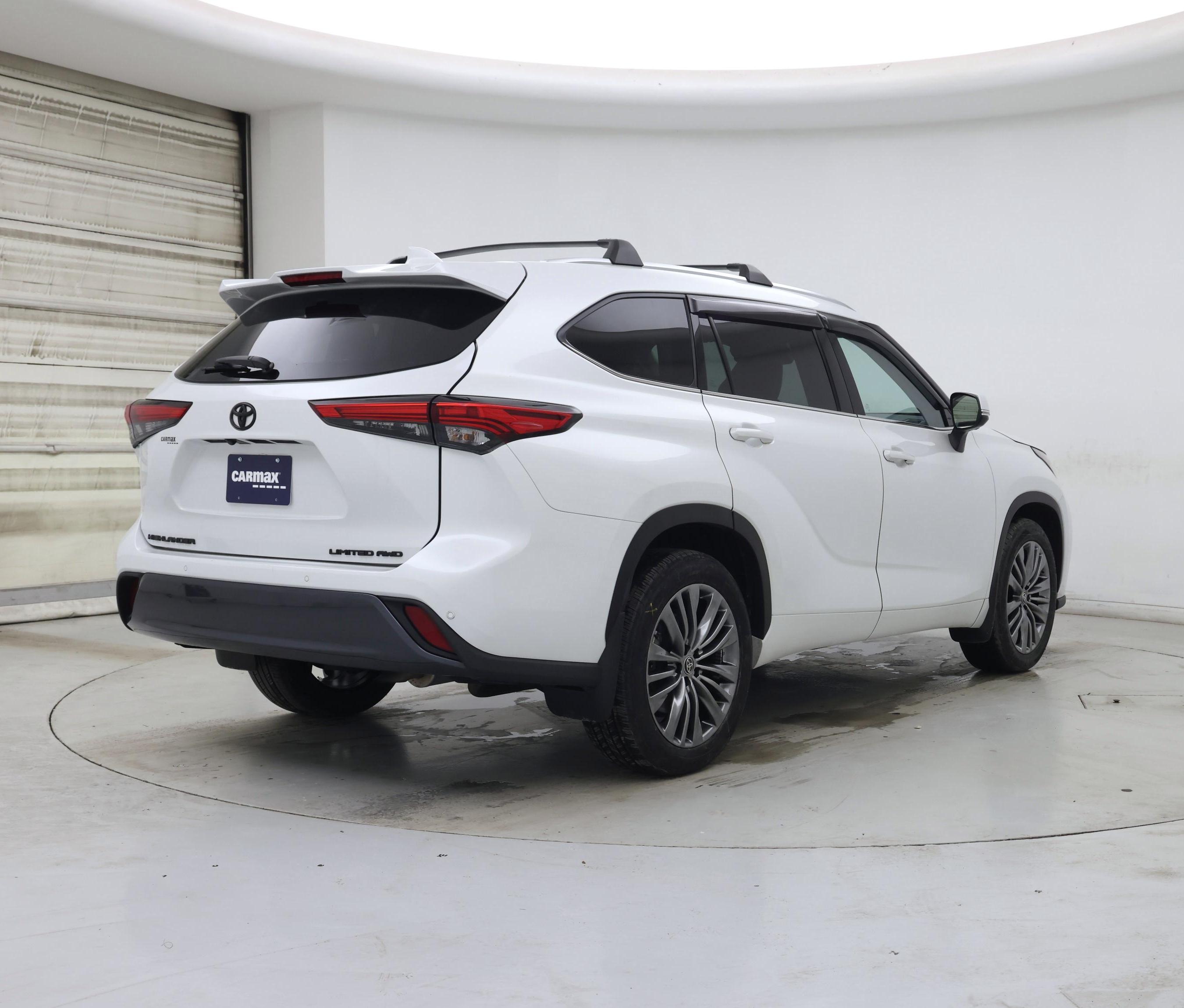 Thumbnail: 2022 Toyota Highlander - 8