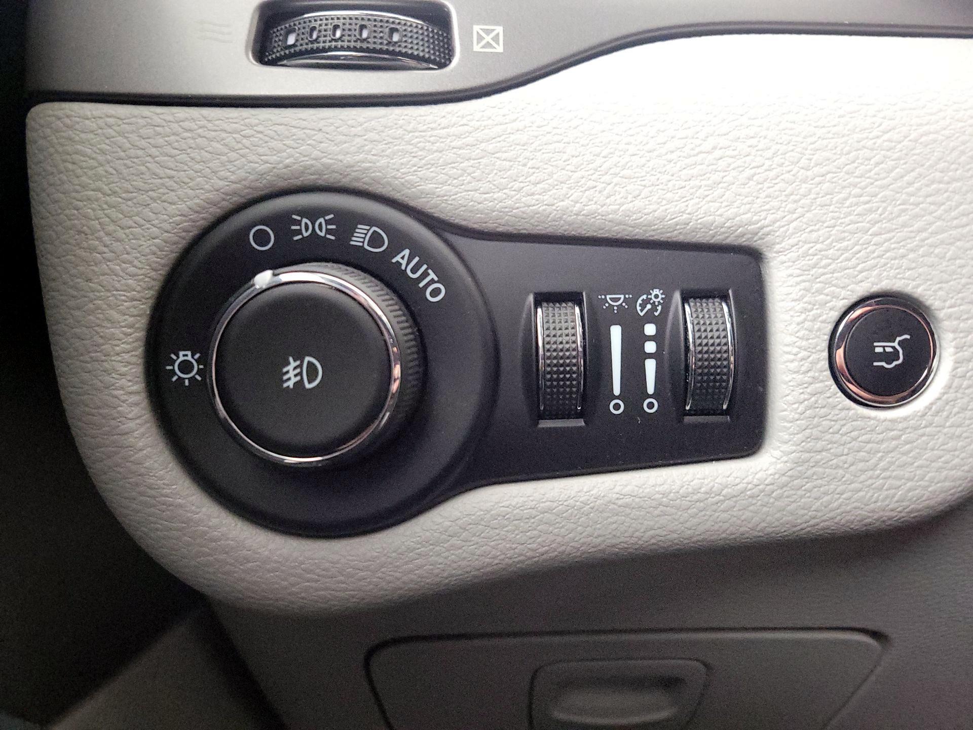 Thumbnail: 2021 Jeep Cherokee - 13