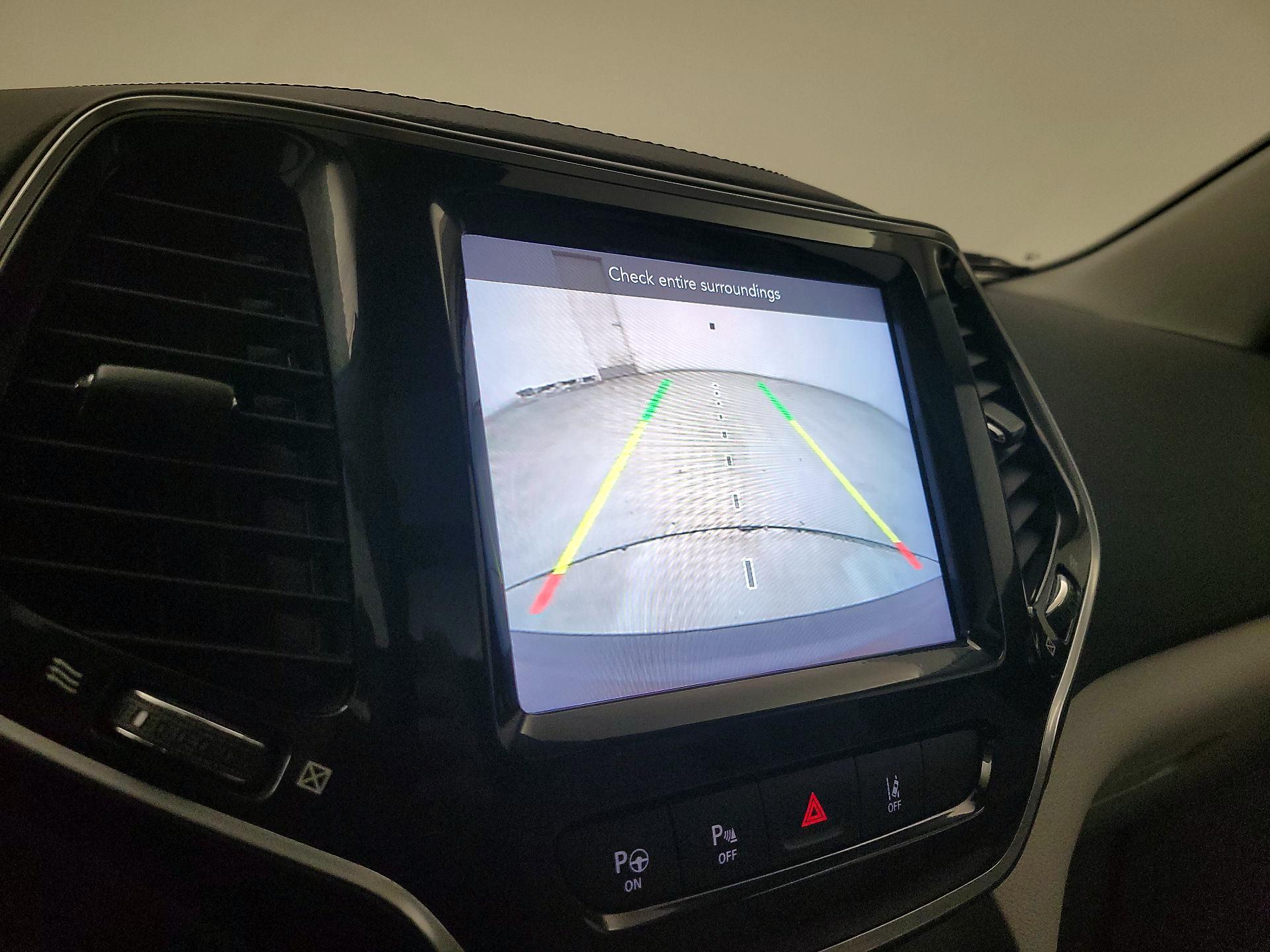 Thumbnail: 2021 Jeep Cherokee - 14