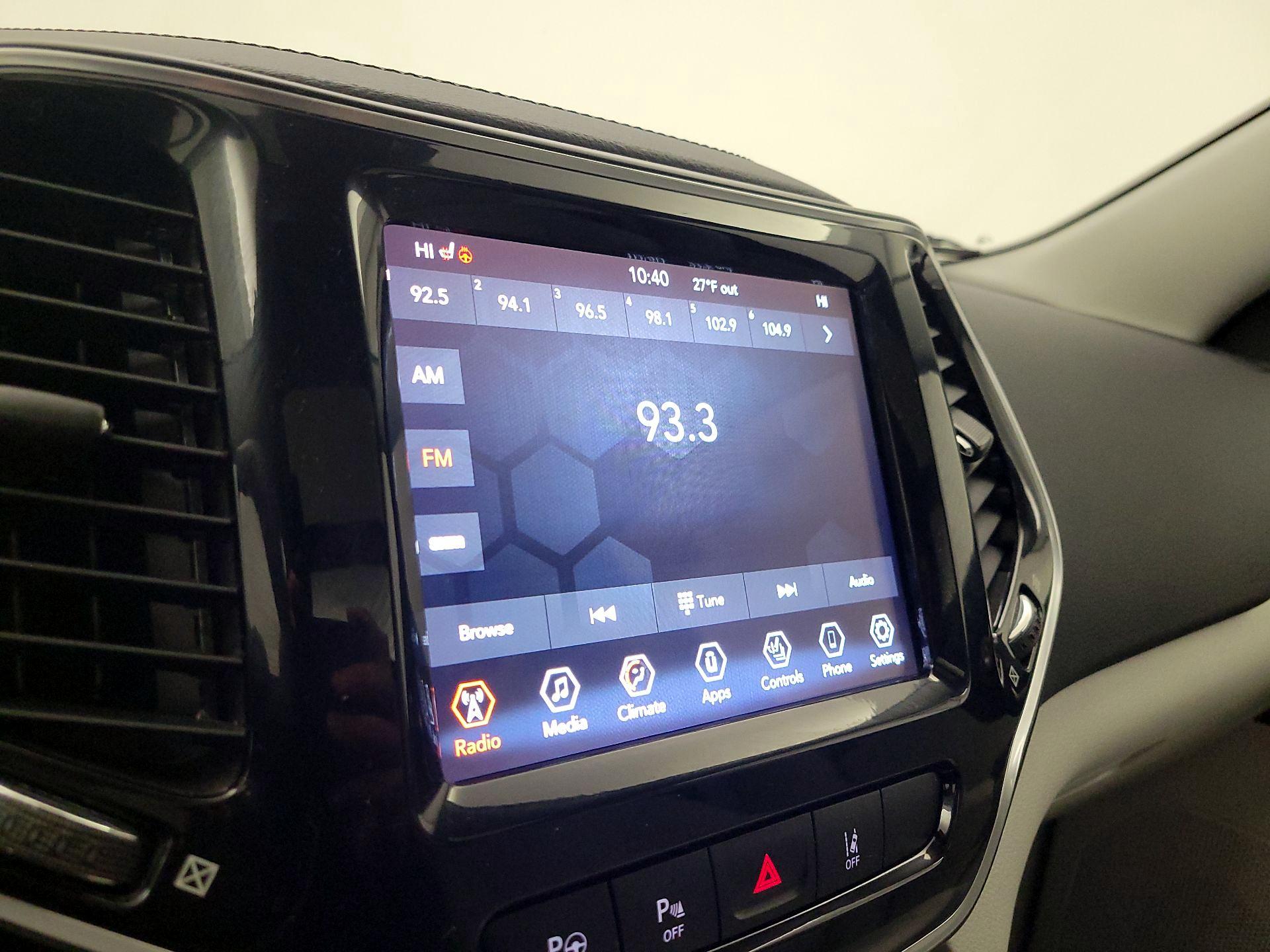 Thumbnail: 2021 Jeep Cherokee - 15