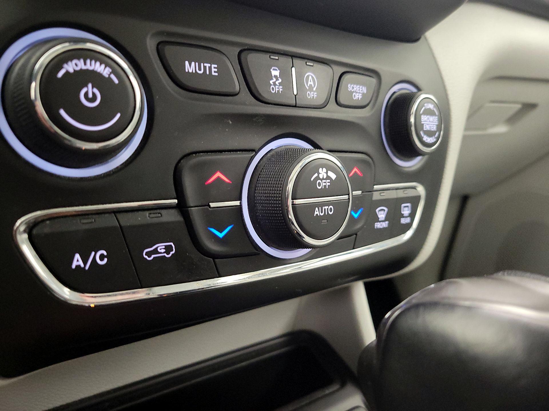 Thumbnail: 2021 Jeep Cherokee - 16