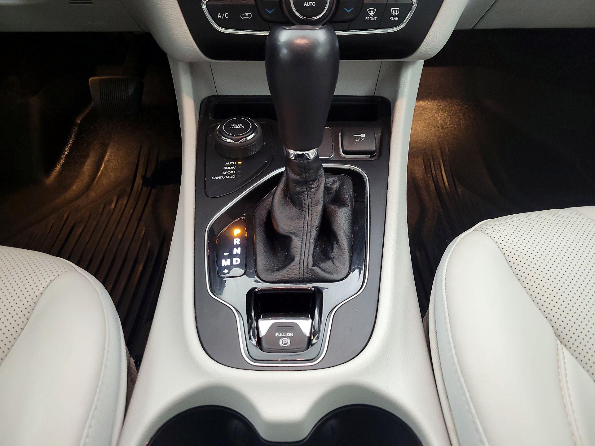 Thumbnail: 2021 Jeep Cherokee - 17