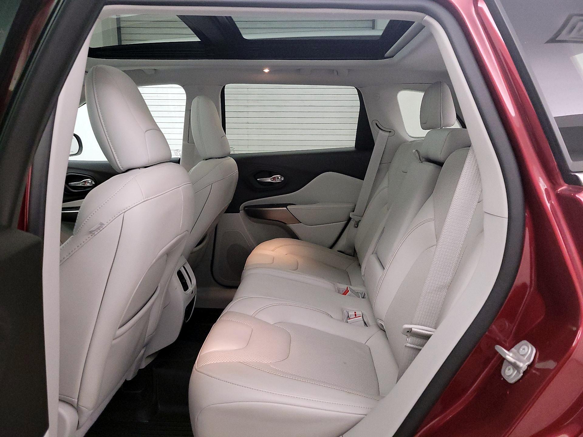 Thumbnail: 2021 Jeep Cherokee - 20