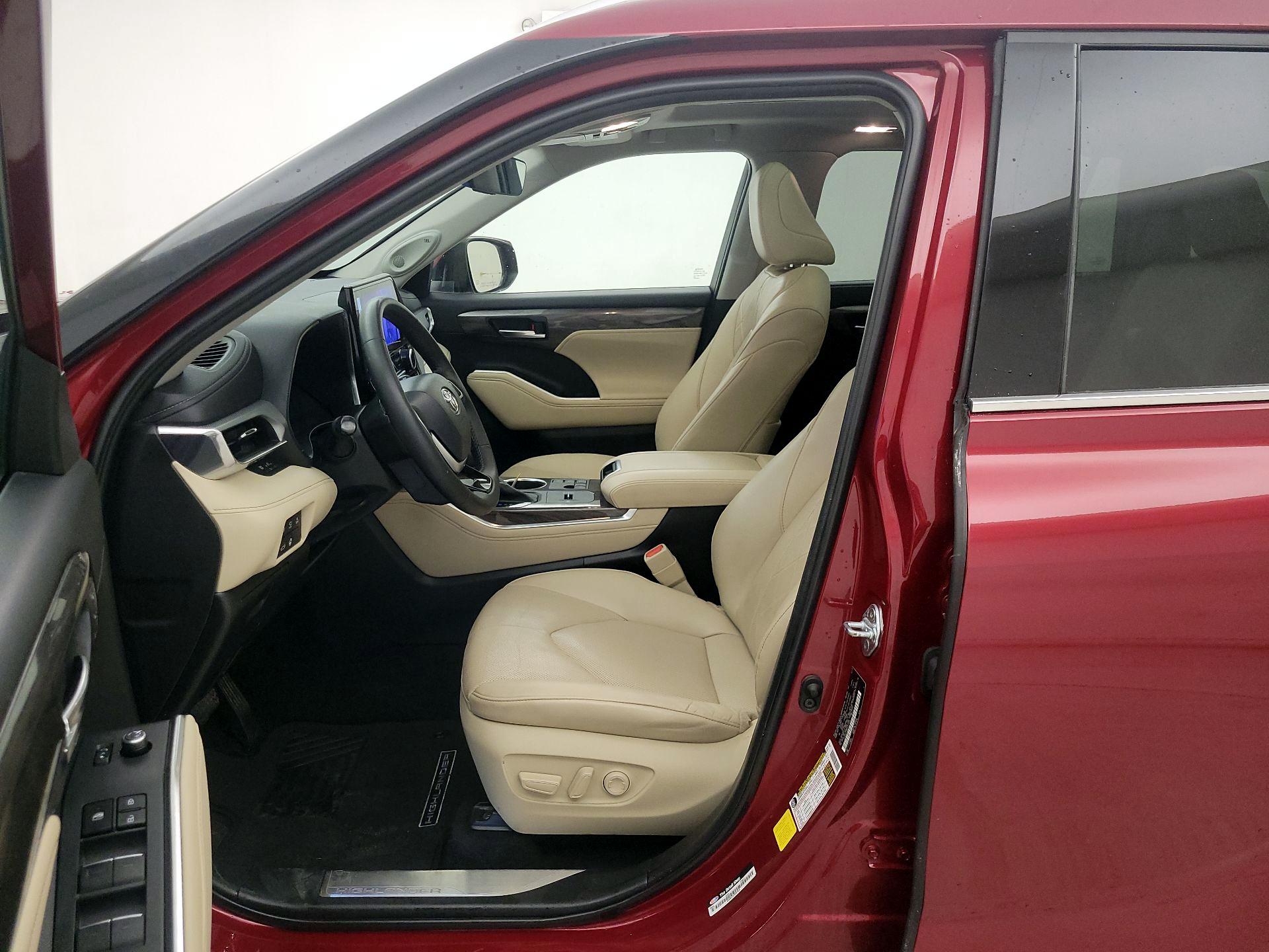 Thumbnail: 2023 Toyota Highlander - 11