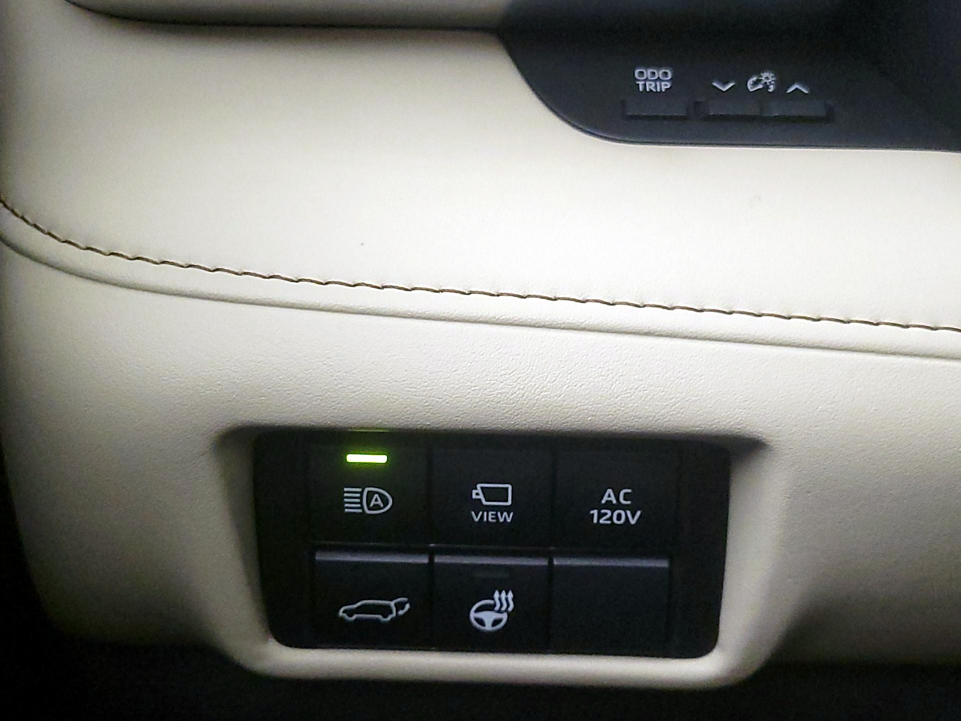 Thumbnail: 2023 Toyota Highlander - 13