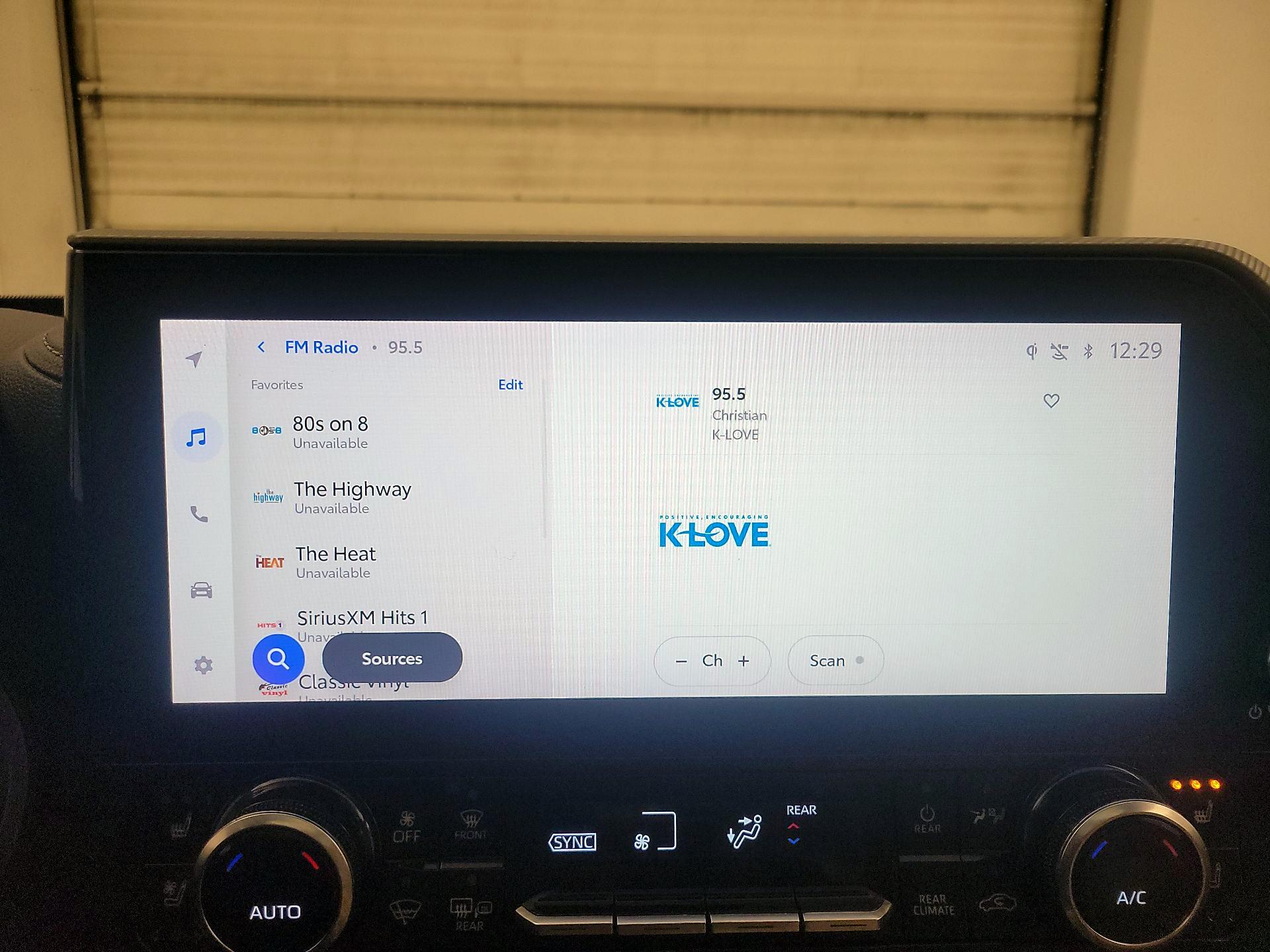 Thumbnail: 2023 Toyota Highlander - 15