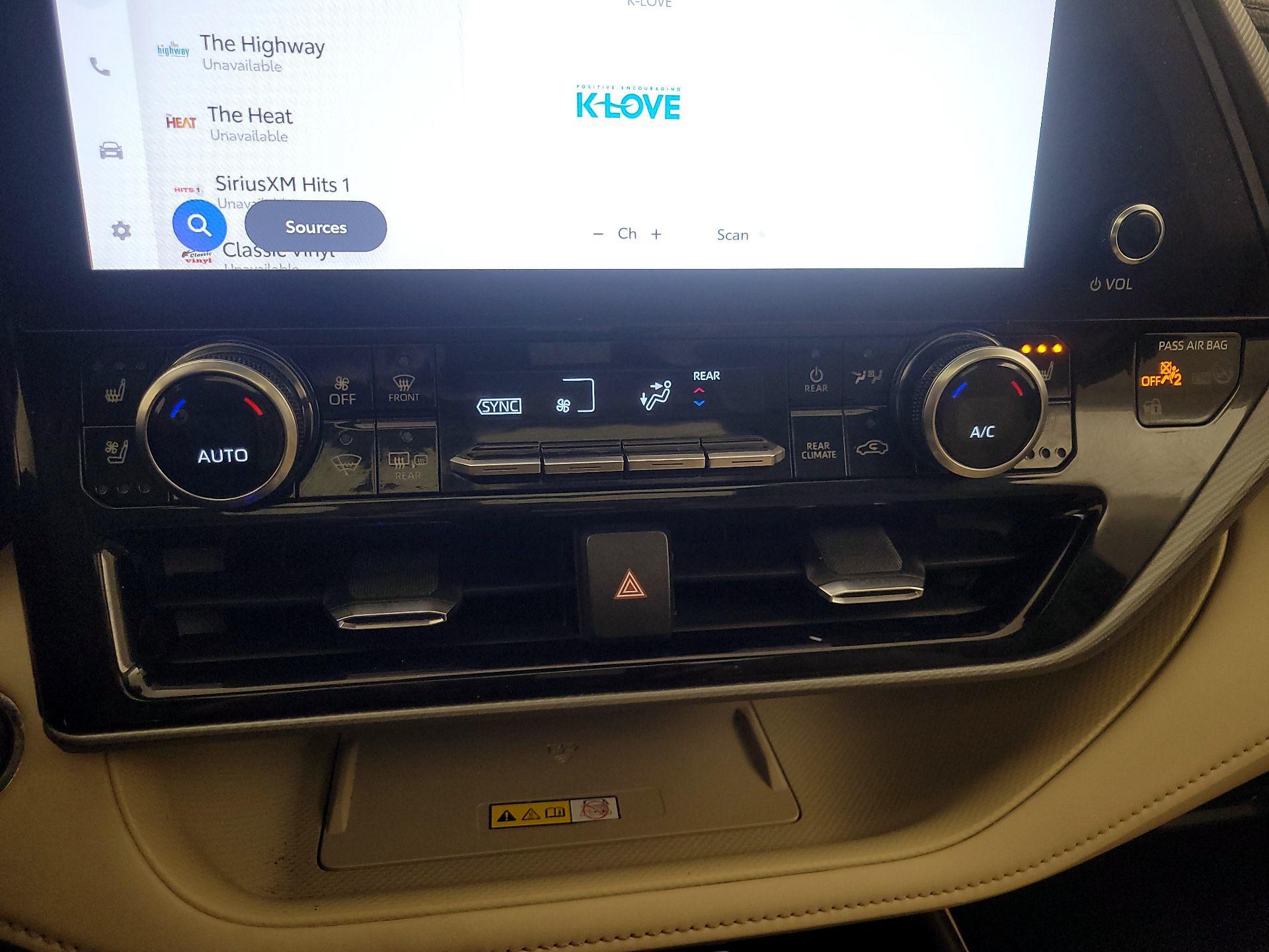 Thumbnail: 2023 Toyota Highlander - 16