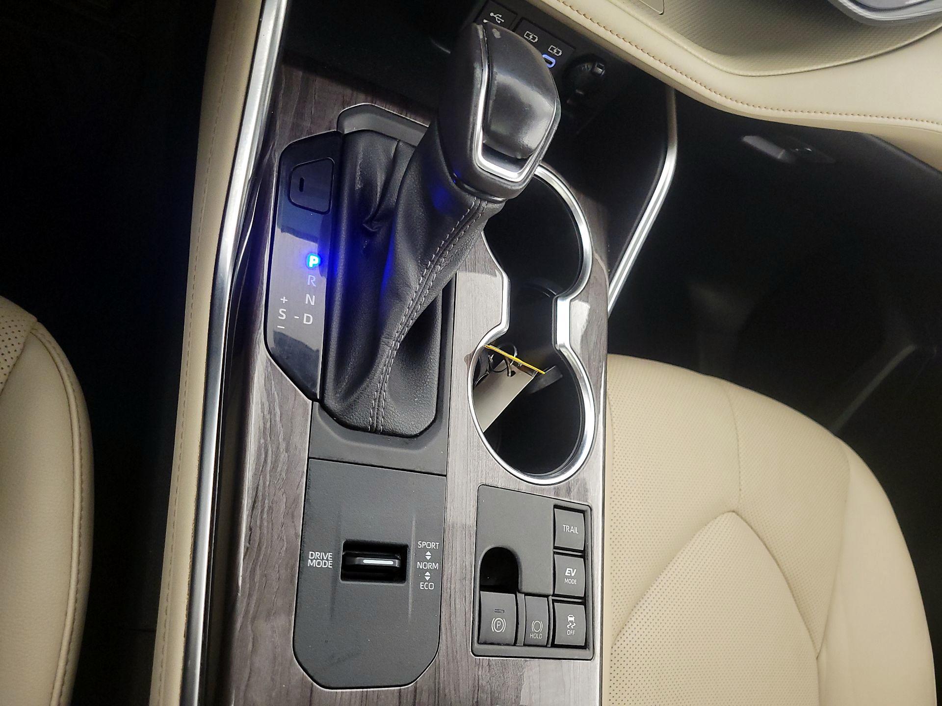 Thumbnail: 2023 Toyota Highlander - 17