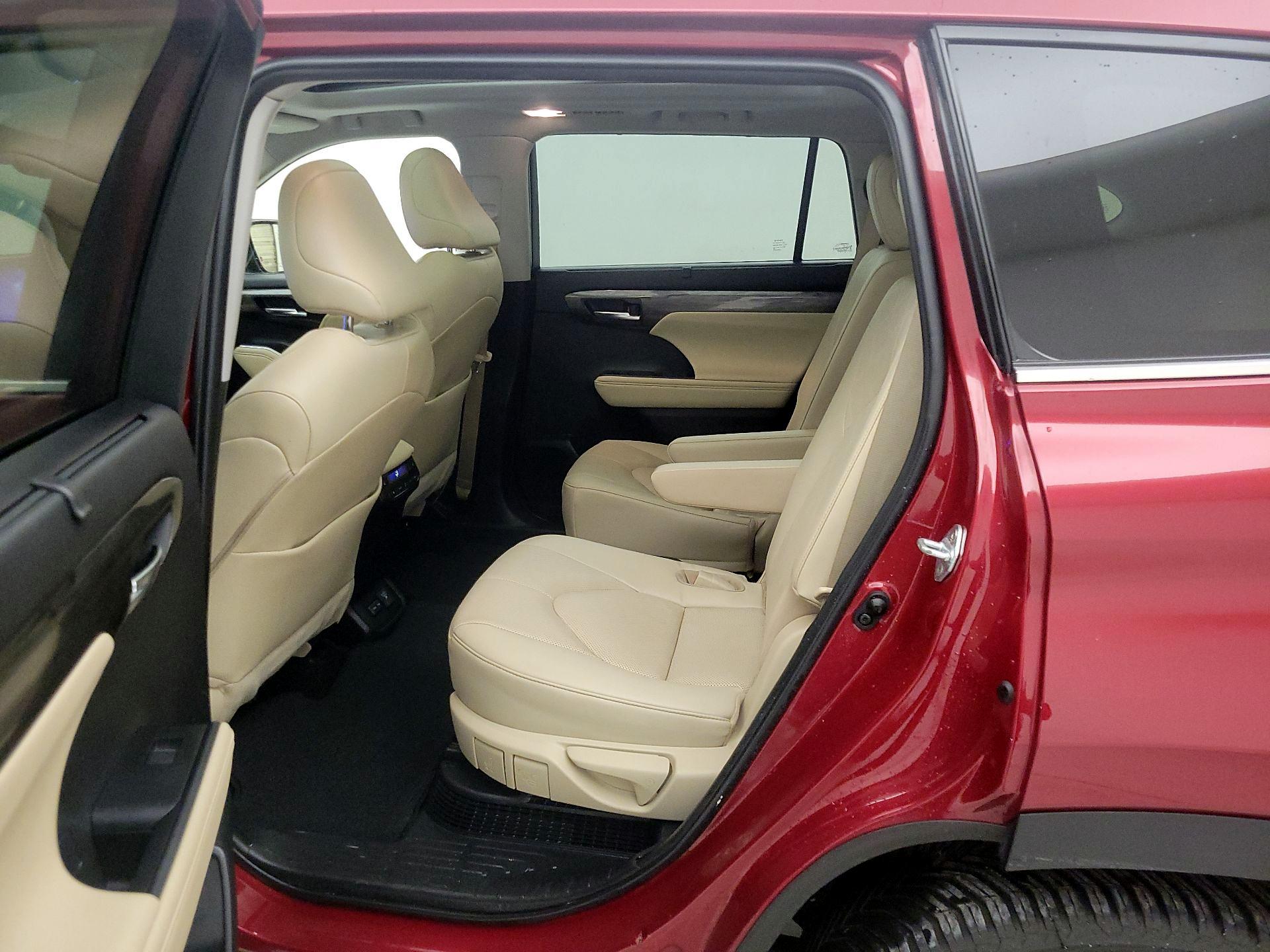 Thumbnail: 2023 Toyota Highlander - 20