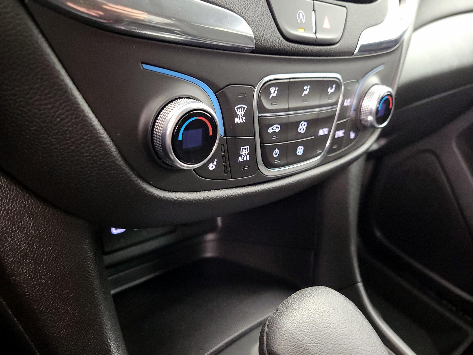 Thumbnail: 2022 Chevrolet Equinox - 16