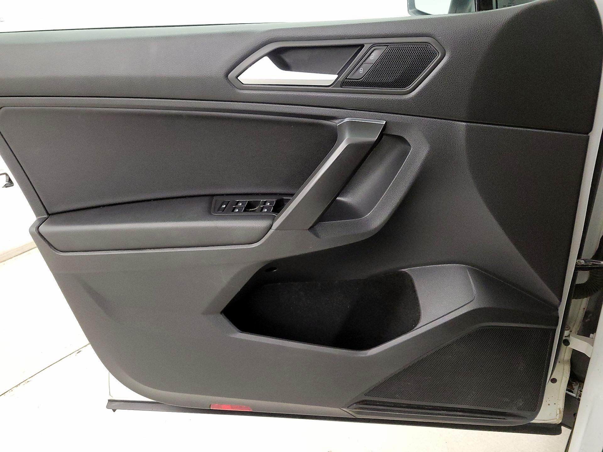 Thumbnail: 2021 Volkswagen Tiguan - 12