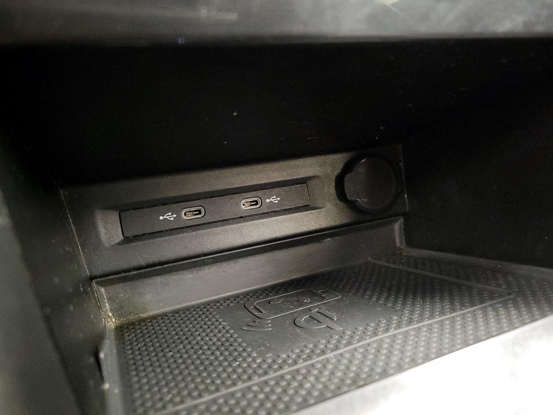 Thumbnail: 2021 Volkswagen Tiguan - 18