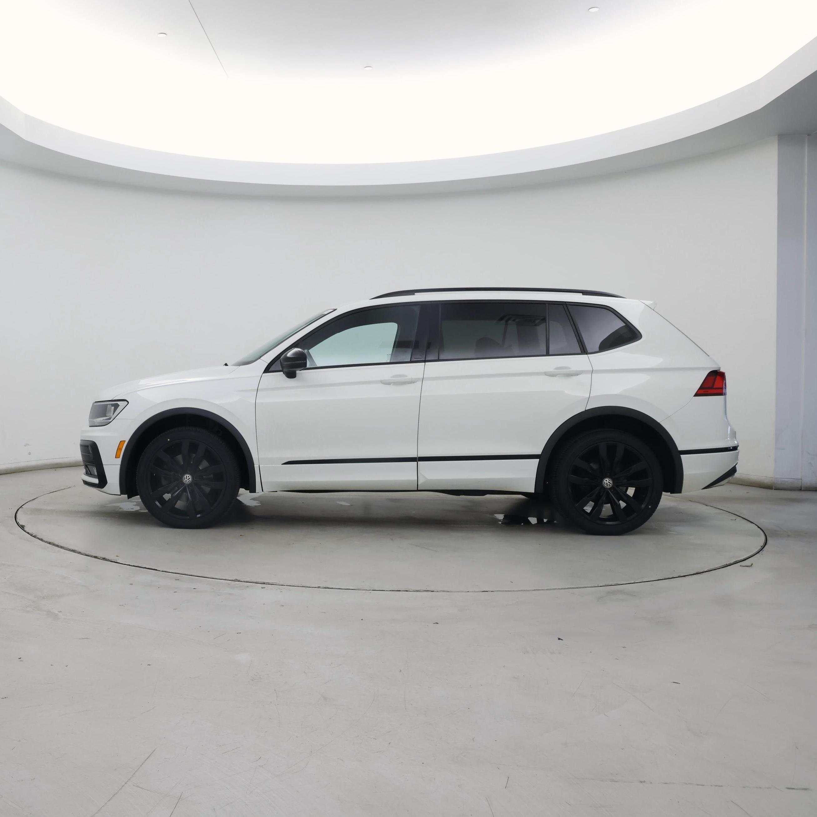 Thumbnail: 2021 Volkswagen Tiguan - 3