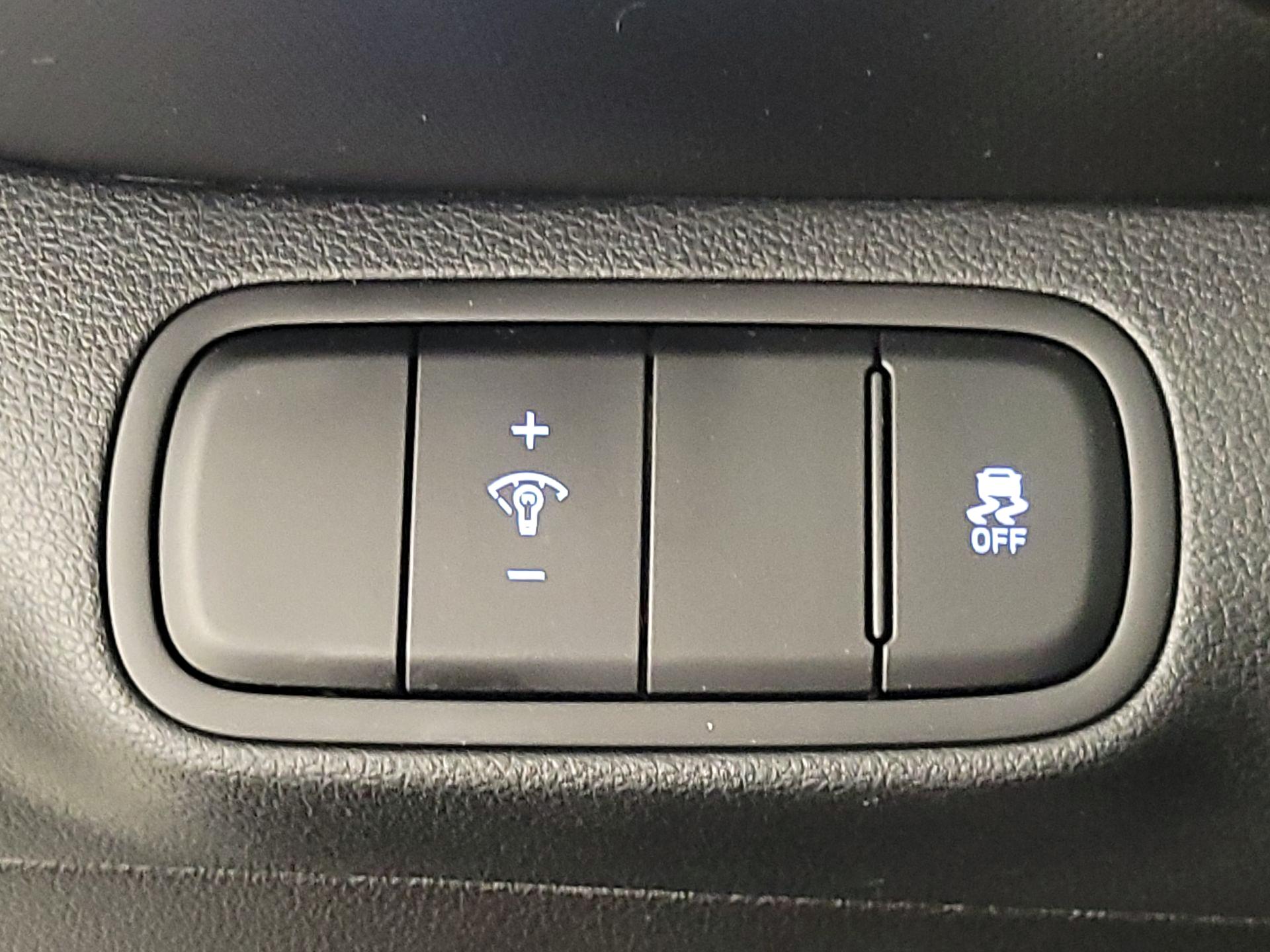 Thumbnail: 2023 Hyundai Venue - 13