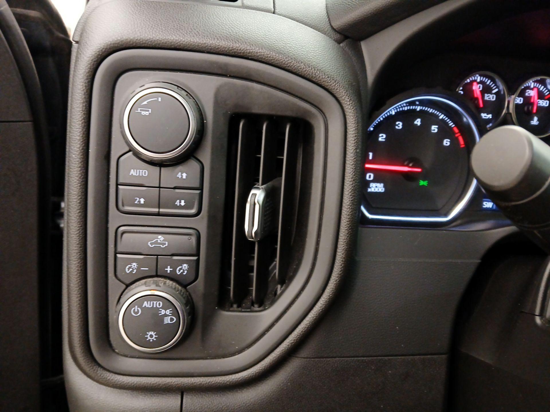 Thumbnail: 2021 Chevrolet Silverado 1500 - 13