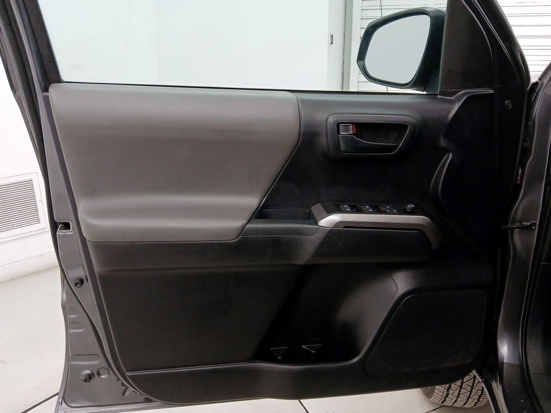 Thumbnail: 2021 Toyota Tacoma - 12