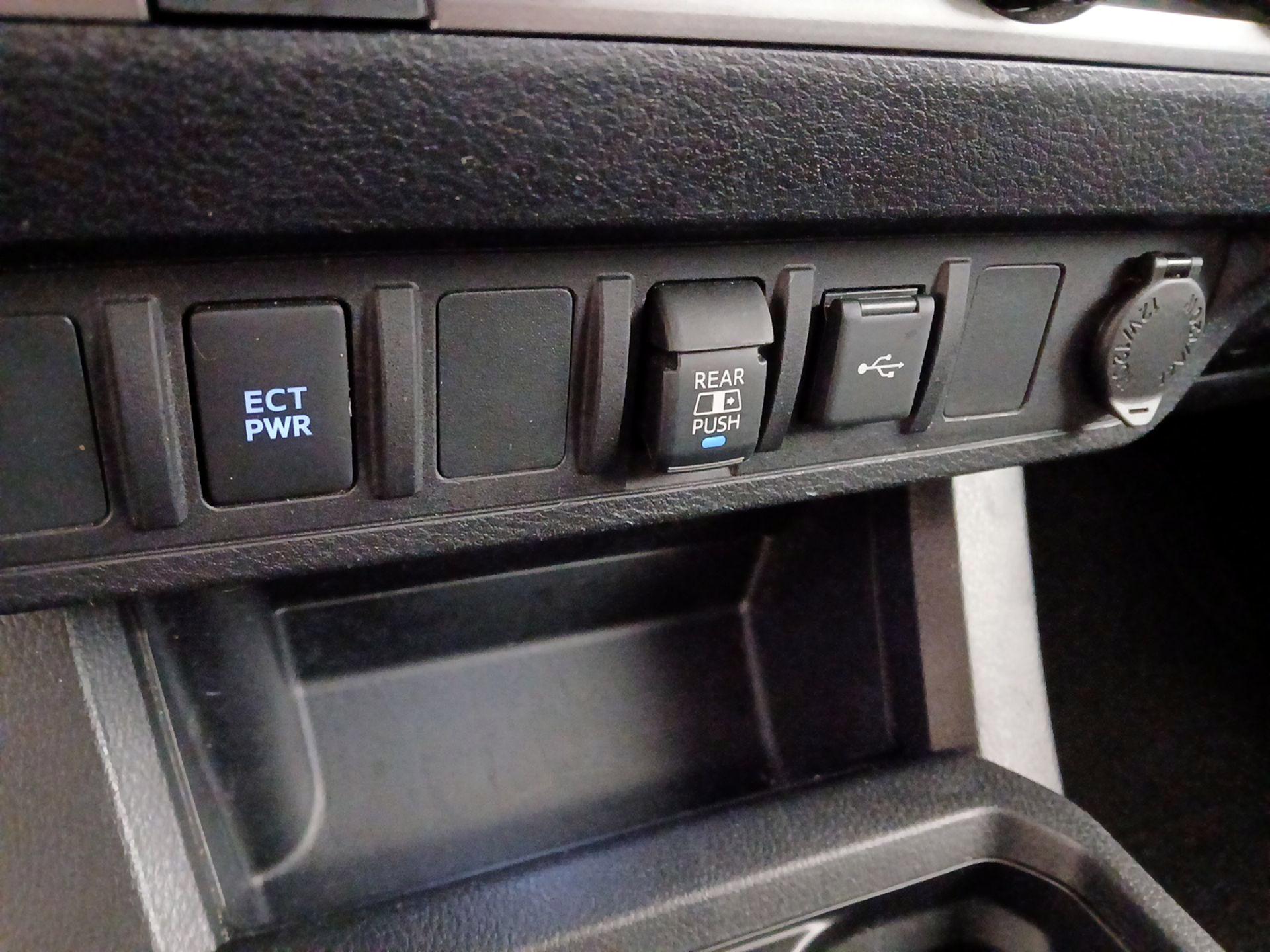 Thumbnail: 2021 Toyota Tacoma - 18