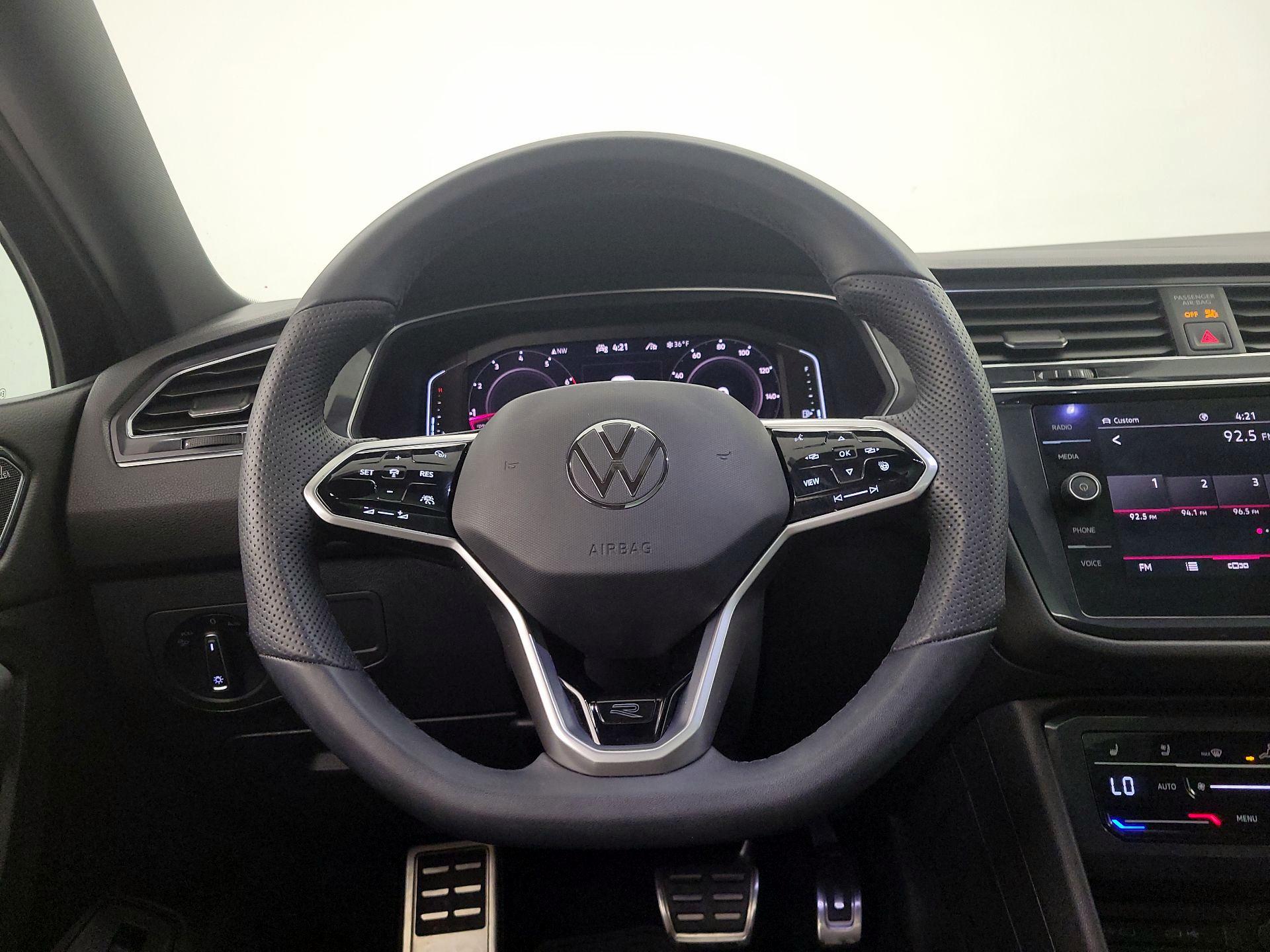 Thumbnail: 2022 Volkswagen Tiguan - 10