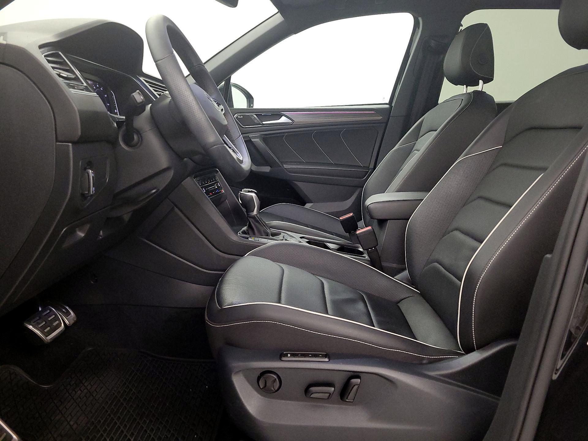 Thumbnail: 2022 Volkswagen Tiguan - 11