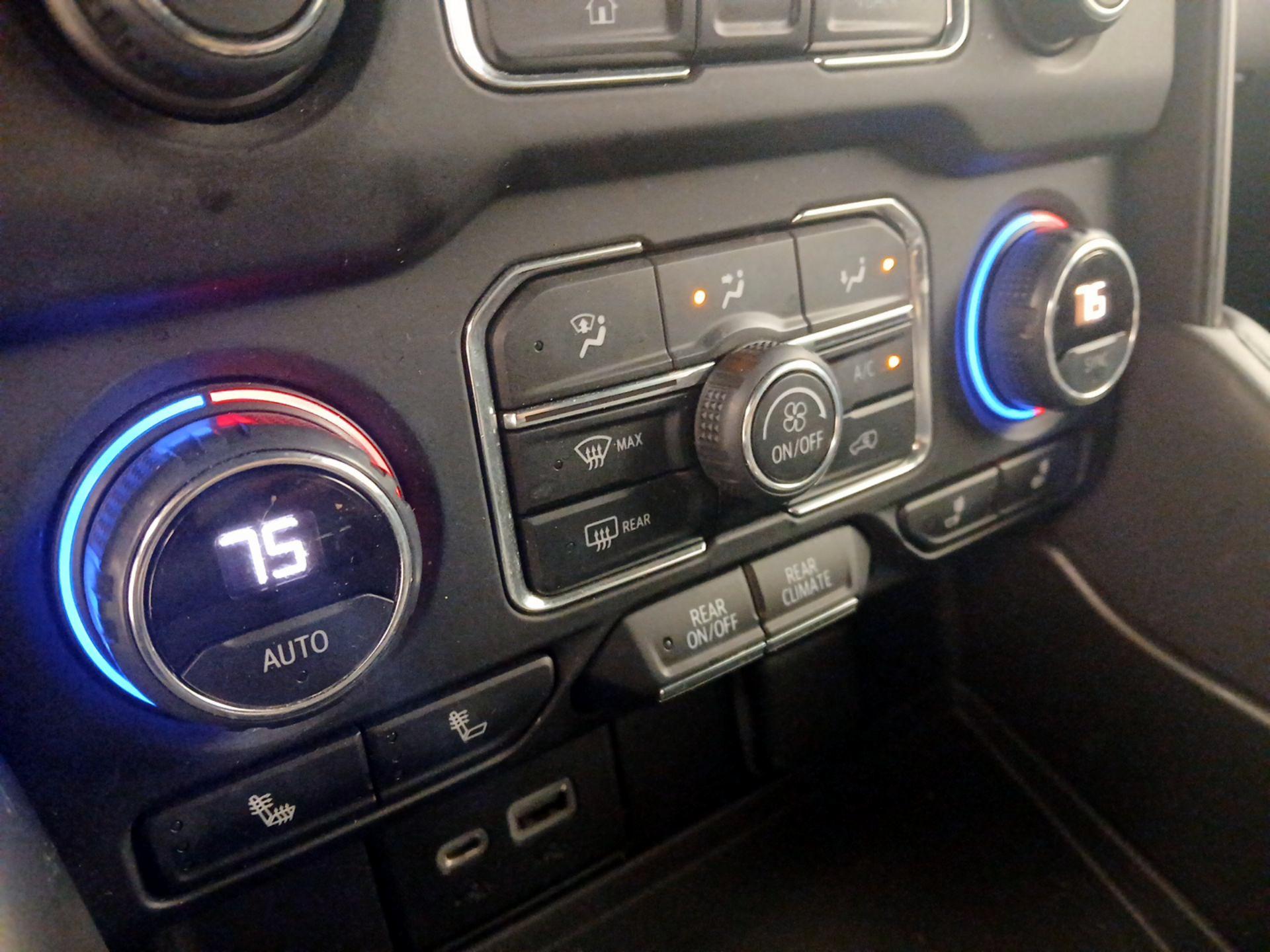 Thumbnail: 2021 Chevrolet Suburban - 17