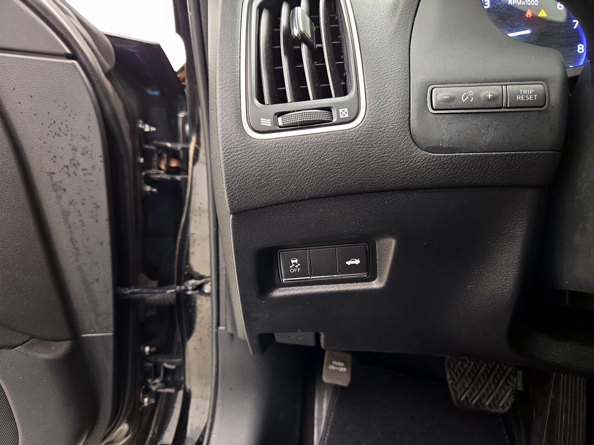 Thumbnail: 2015 INFINITI Q50 - 13