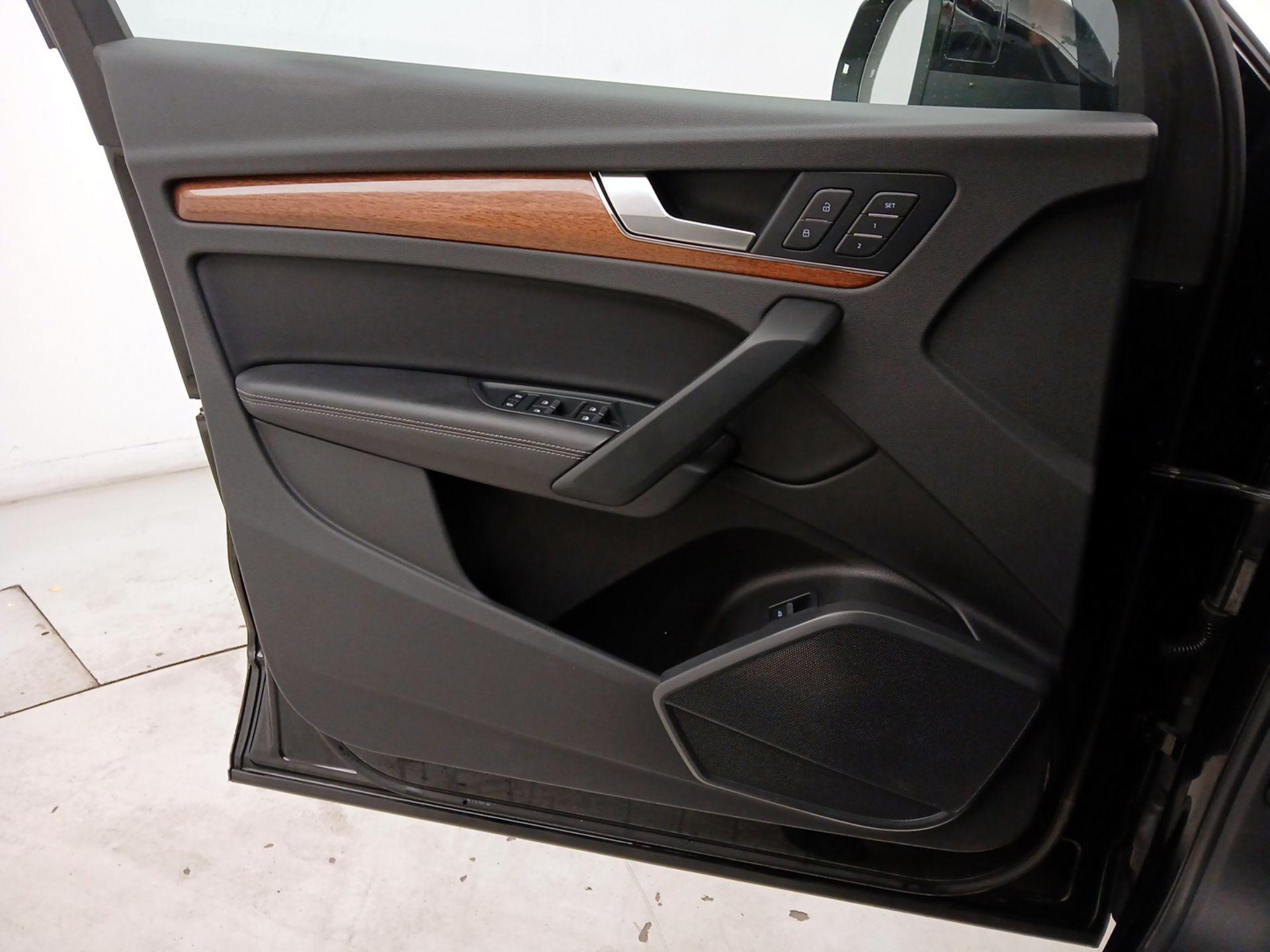 Thumbnail: 2021 Audi Q5 - 12