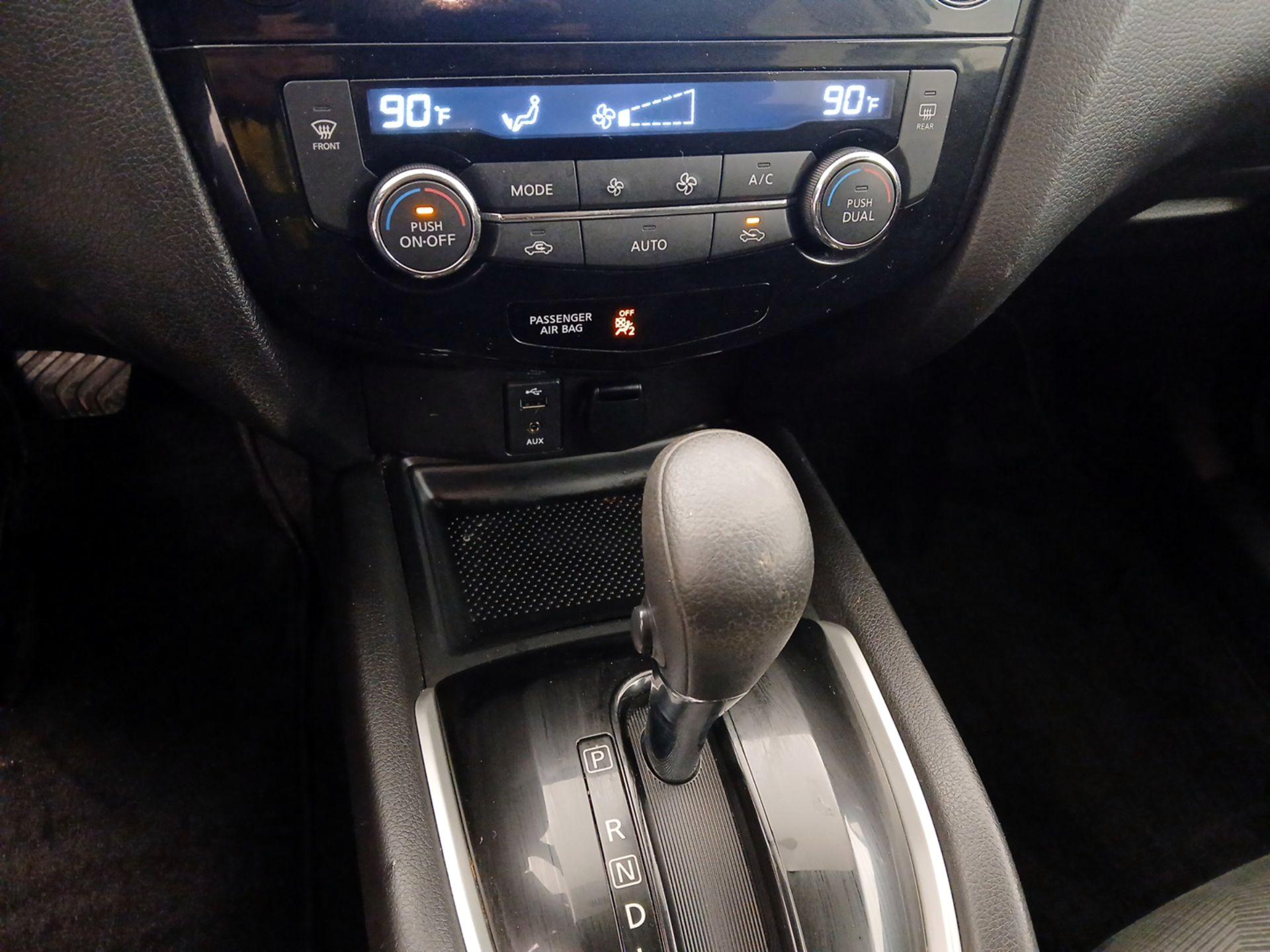 Thumbnail: 2015 Nissan Rogue - 17