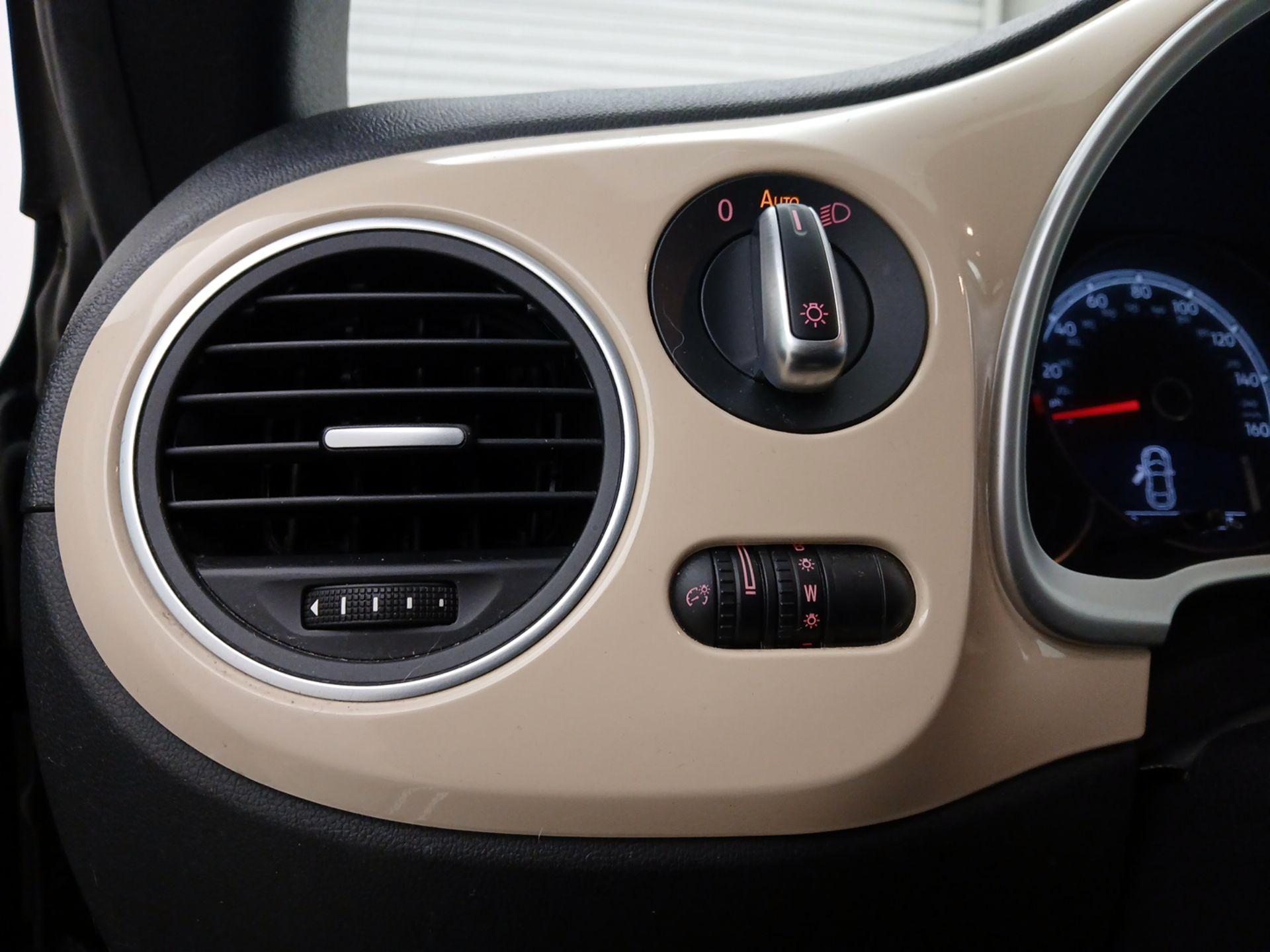 Thumbnail: 2019 Volkswagen Beetle - 13