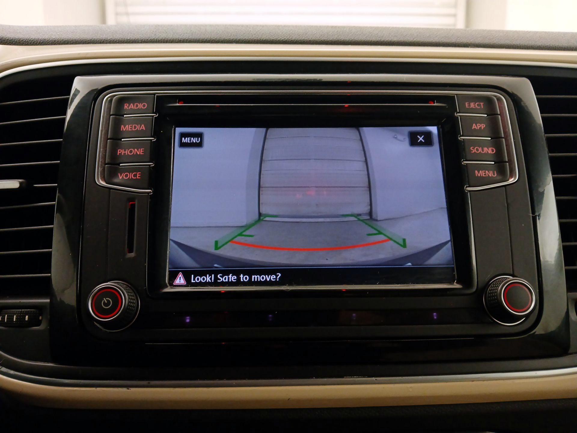 Thumbnail: 2019 Volkswagen Beetle - 14