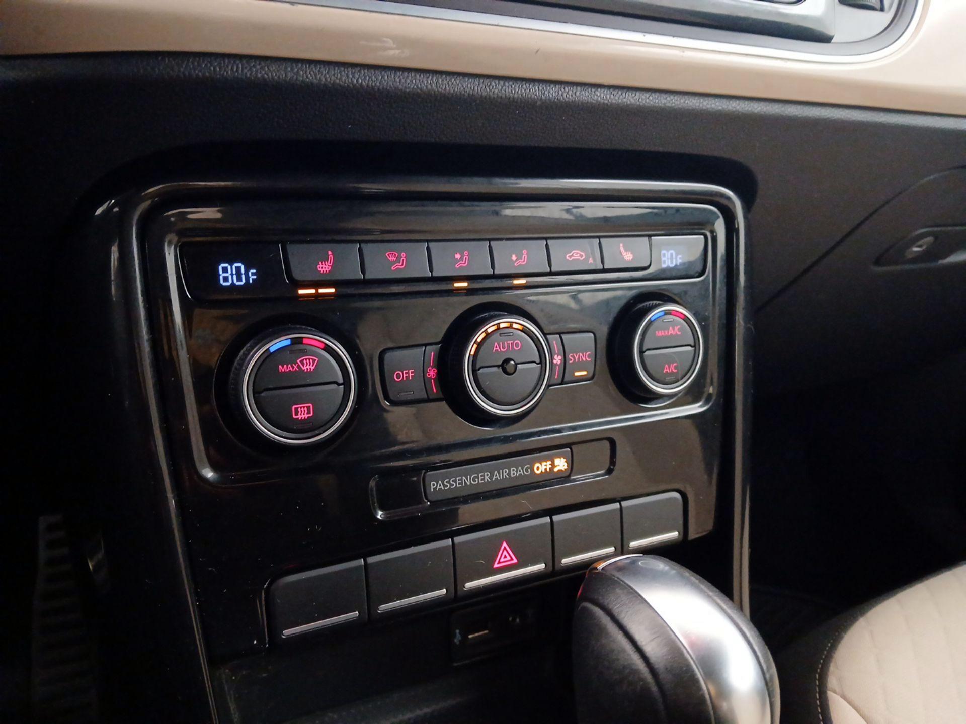 Thumbnail: 2019 Volkswagen Beetle - 16