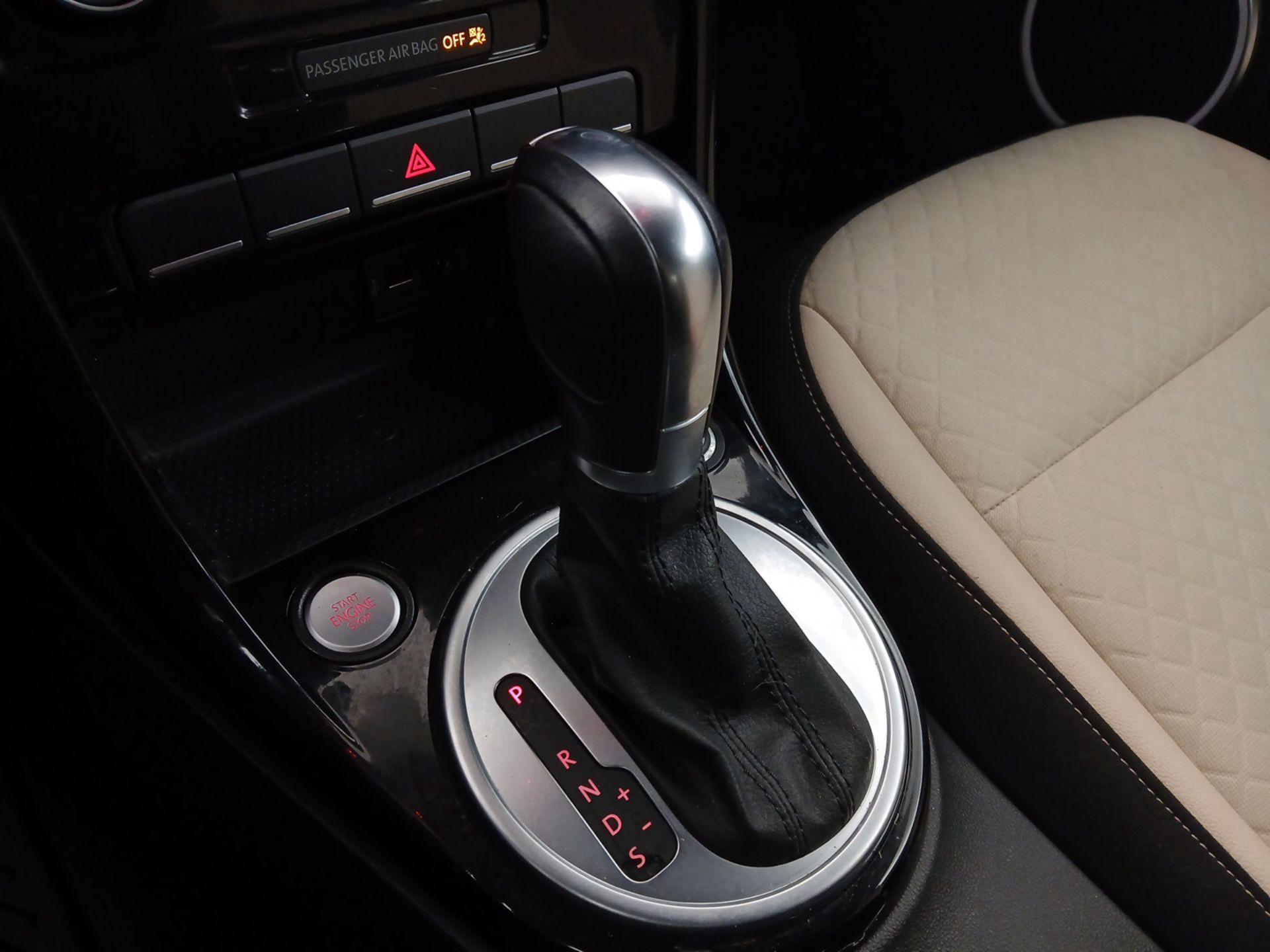 Thumbnail: 2019 Volkswagen Beetle - 17