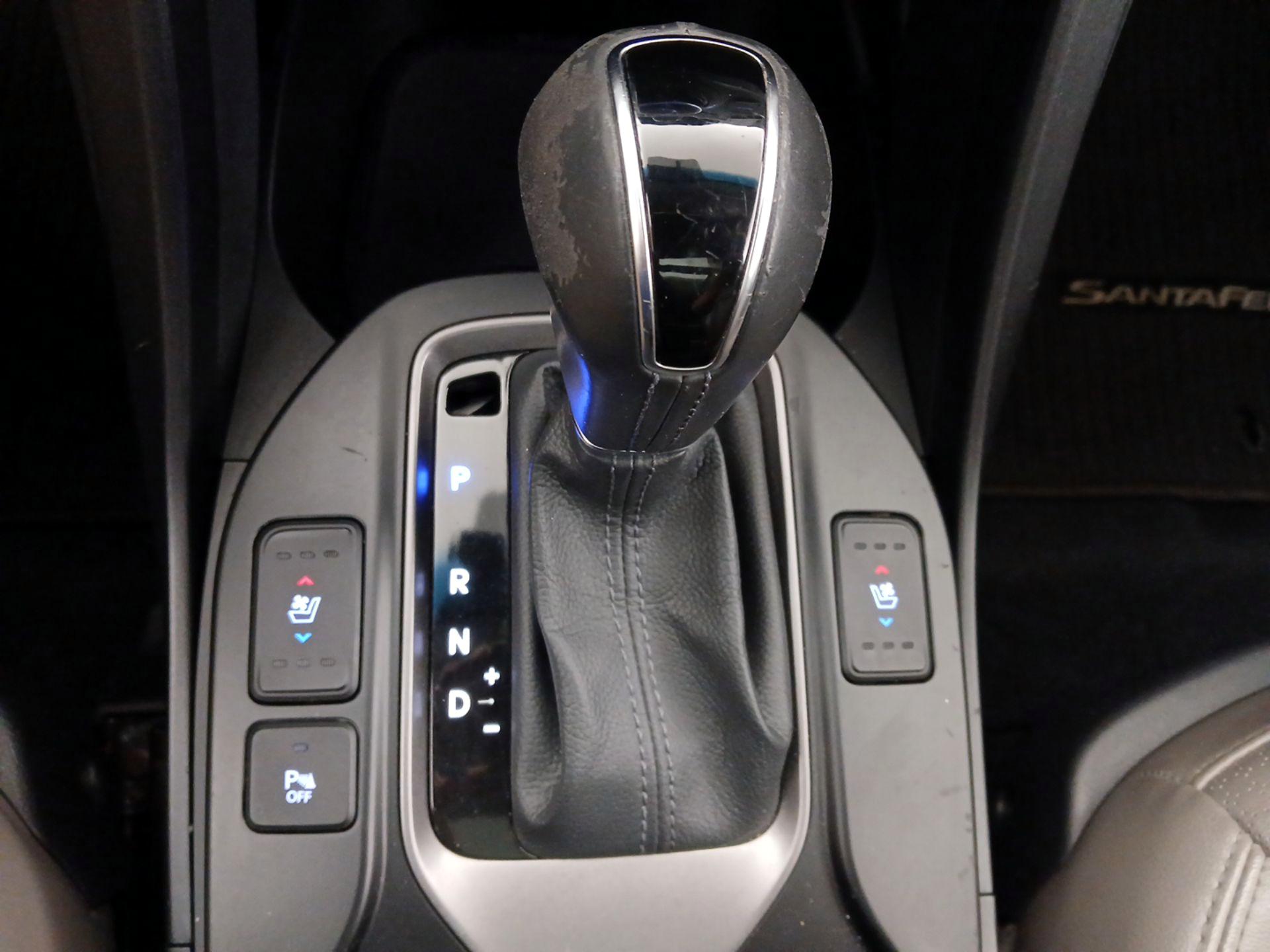 Thumbnail: 2016 Hyundai Santa Fe - 17