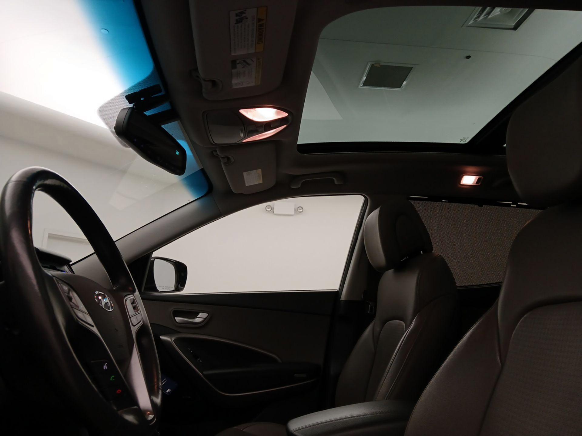 Thumbnail: 2016 Hyundai Santa Fe - 18