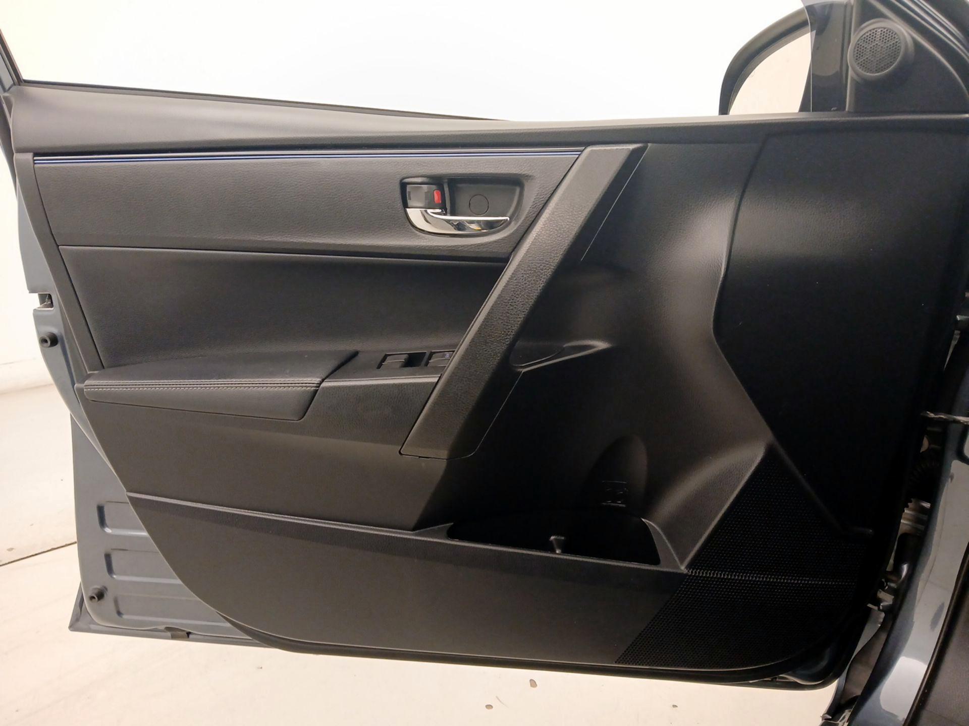 Thumbnail: 2018 Toyota Corolla - 12