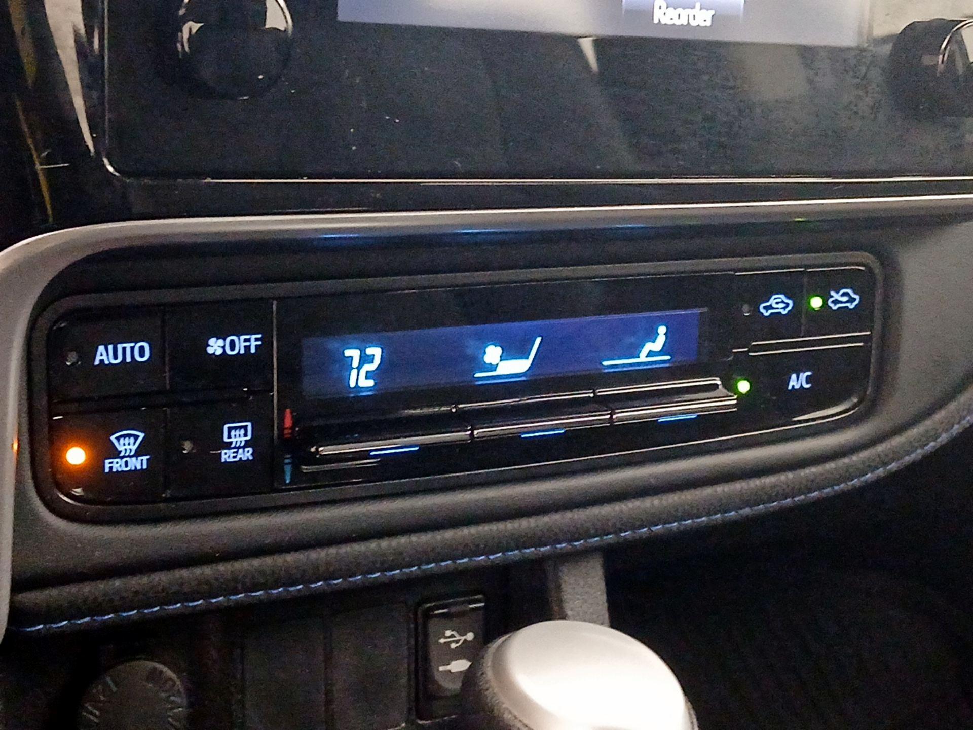 Thumbnail: 2018 Toyota Corolla - 16