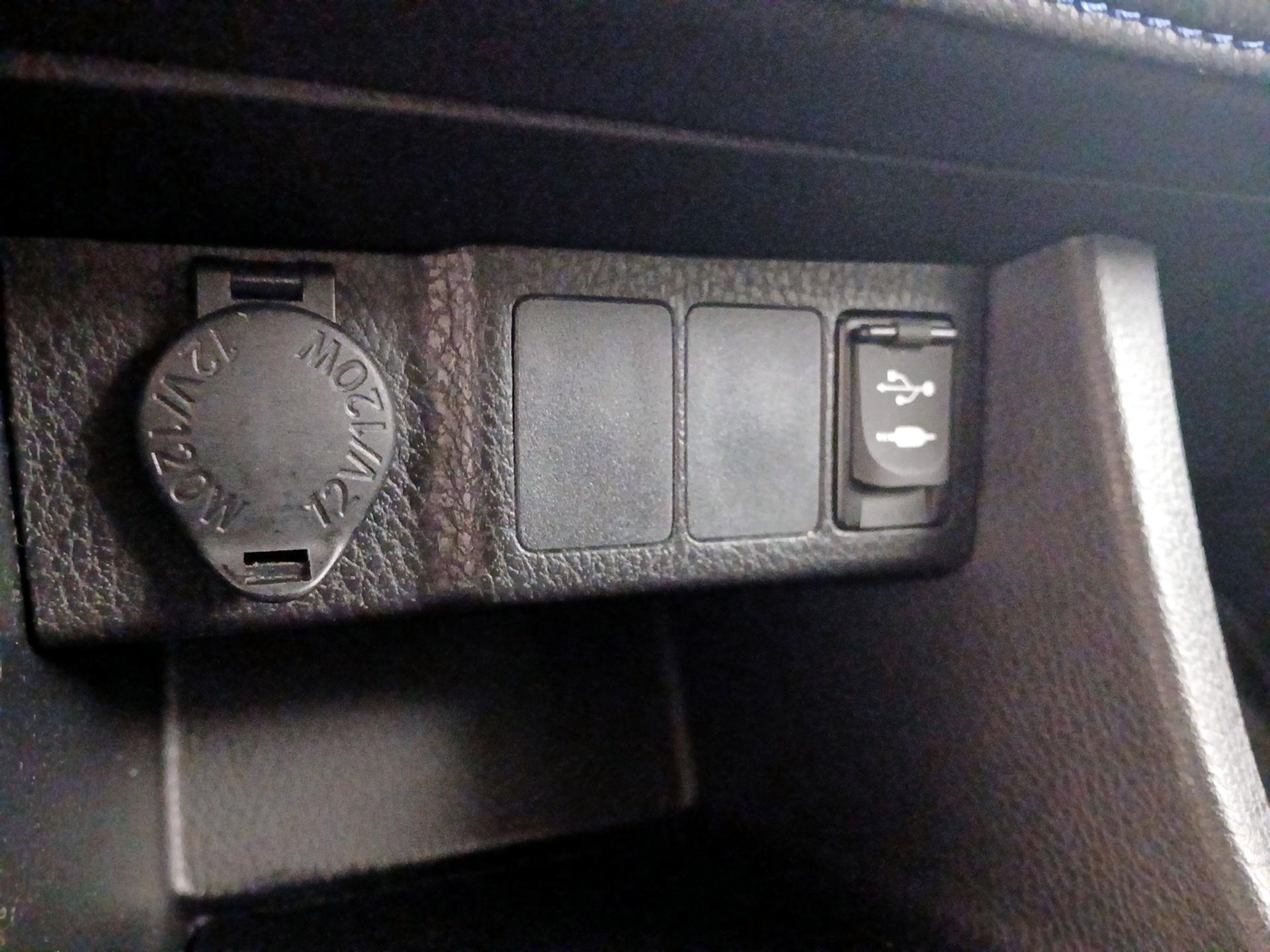 Thumbnail: 2018 Toyota Corolla - 18