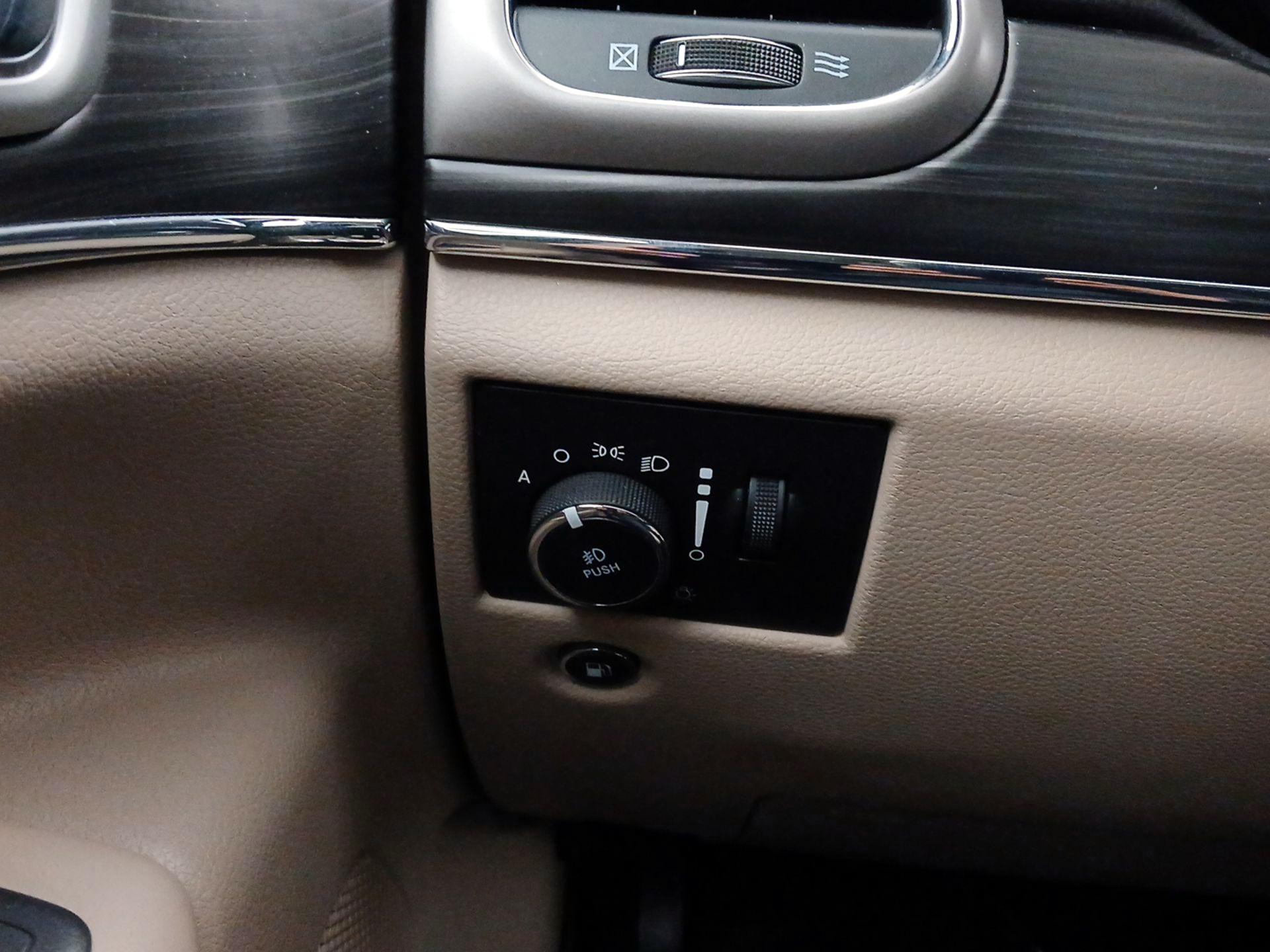 Thumbnail: 2019 Jeep Grand Cherokee - 13