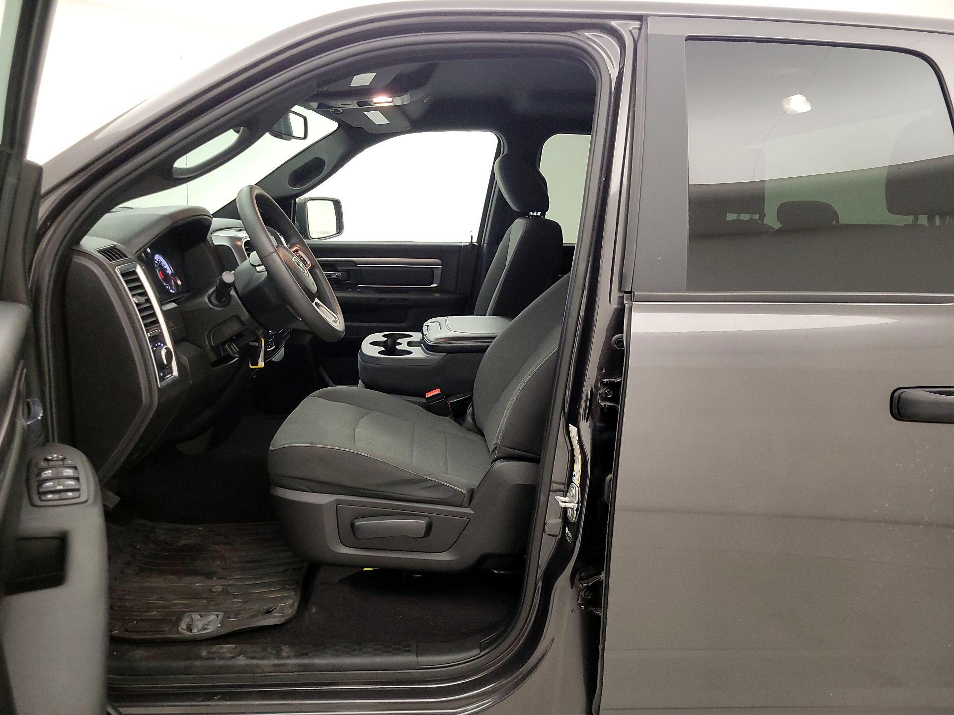 Thumbnail: 2022 RAM 1500 Classic - 11