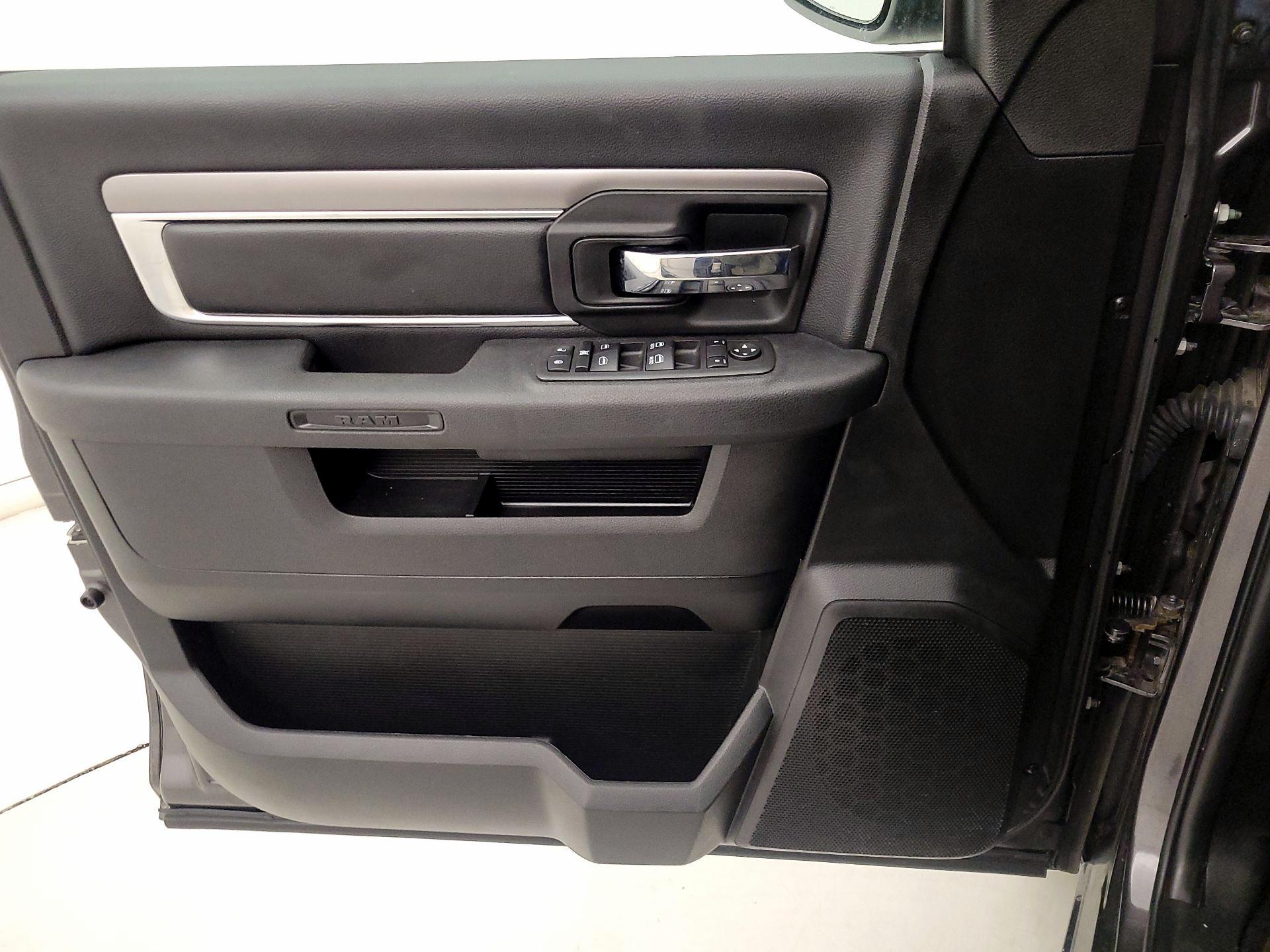 Thumbnail: 2022 RAM 1500 Classic - 12