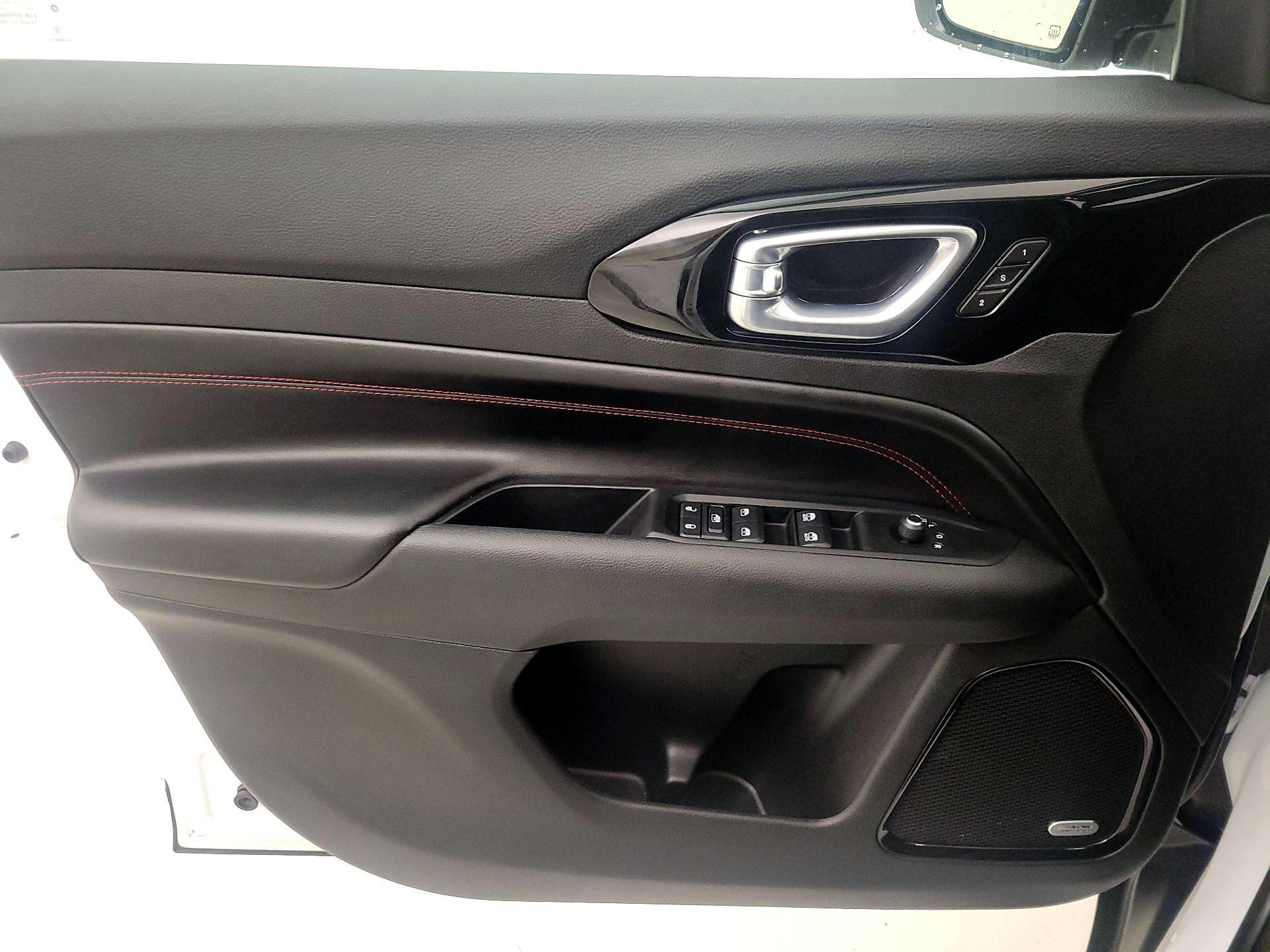 Thumbnail: 2022 Jeep Compass - 12