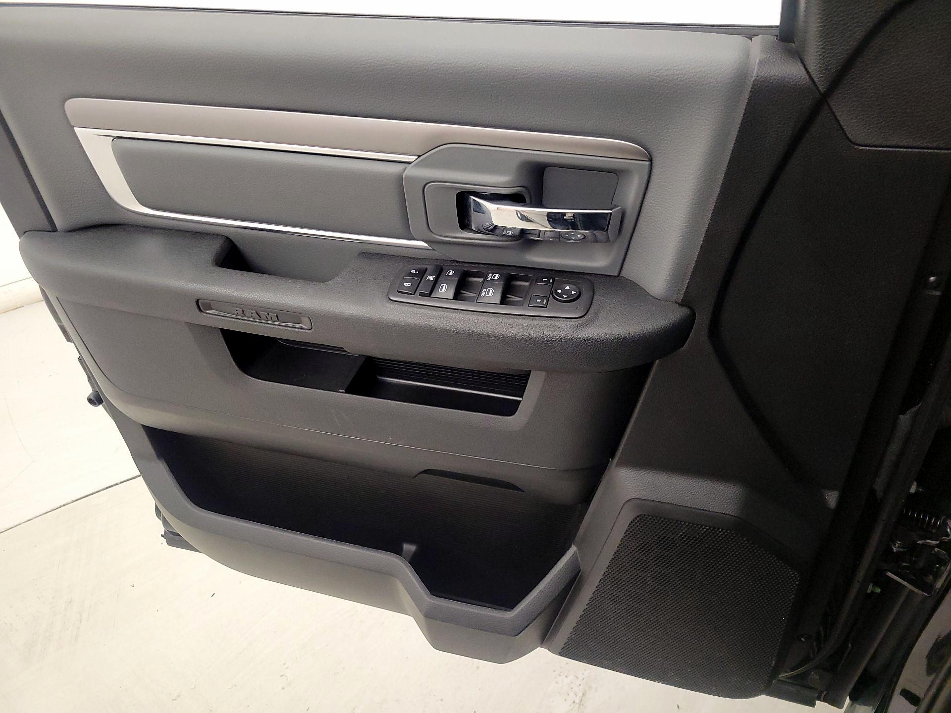 Thumbnail: 2023 RAM 1500 Classic - 12