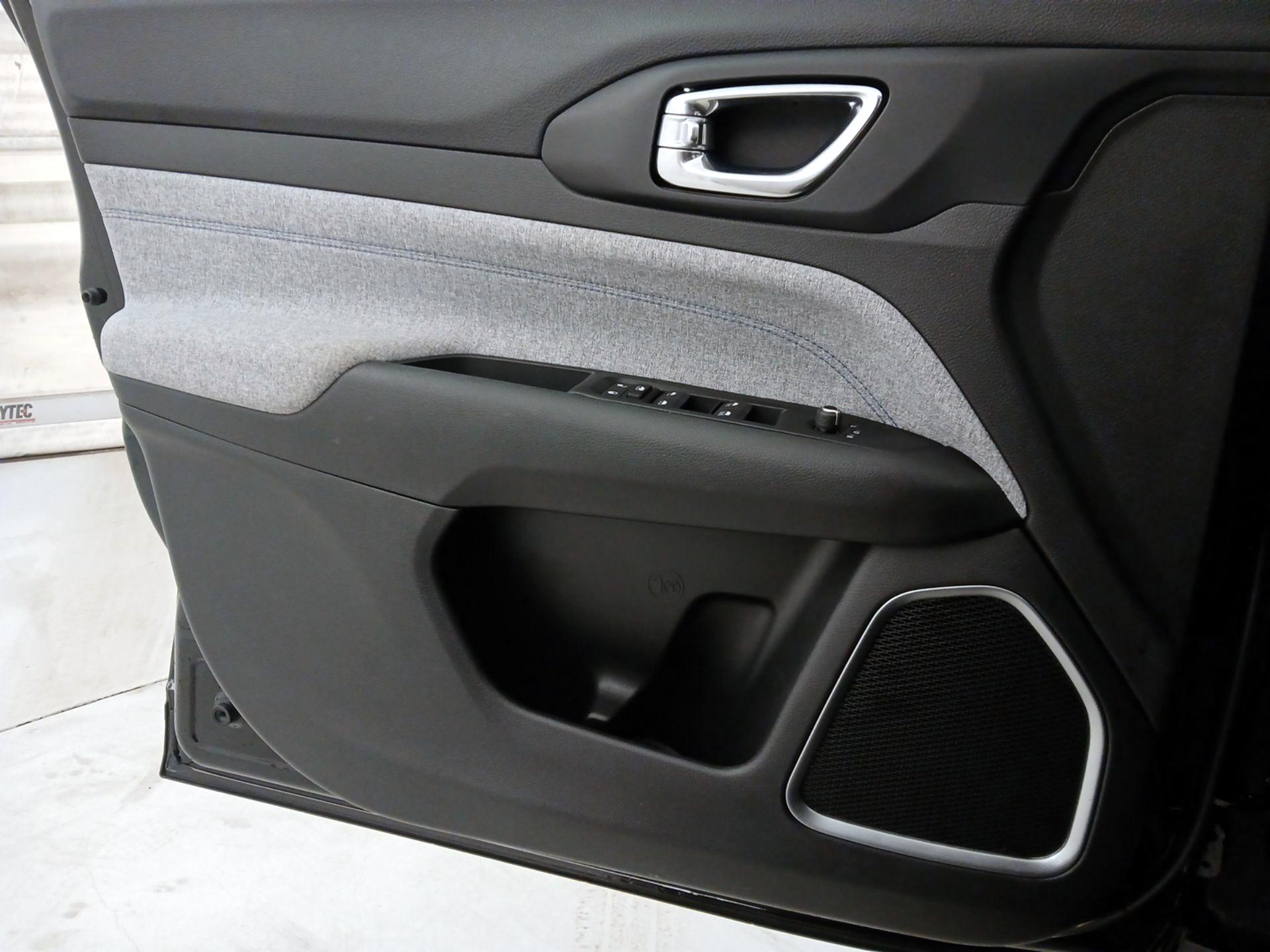 Thumbnail: 2022 Jeep Compass - 12