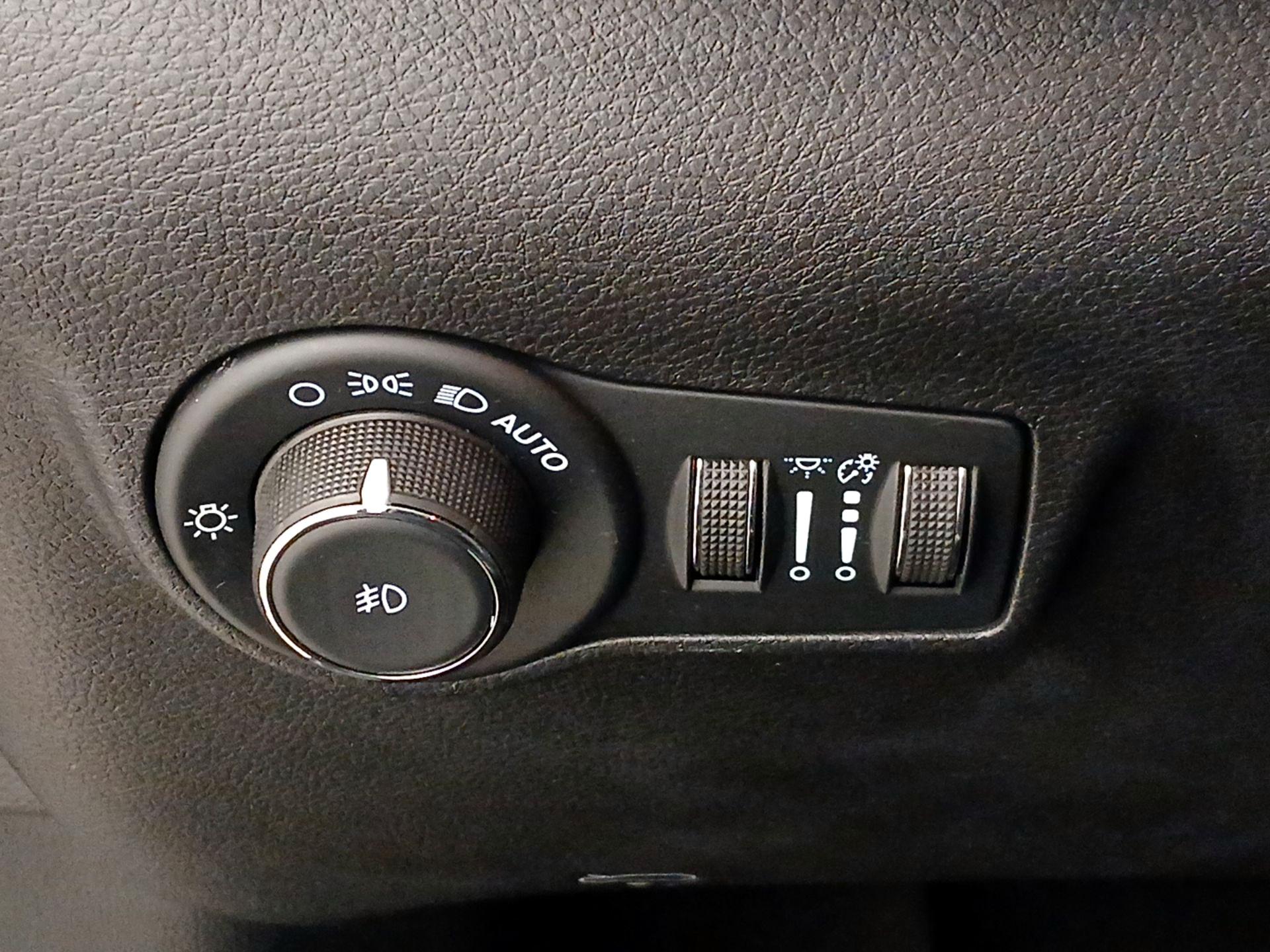 Thumbnail: 2022 Jeep Compass - 13