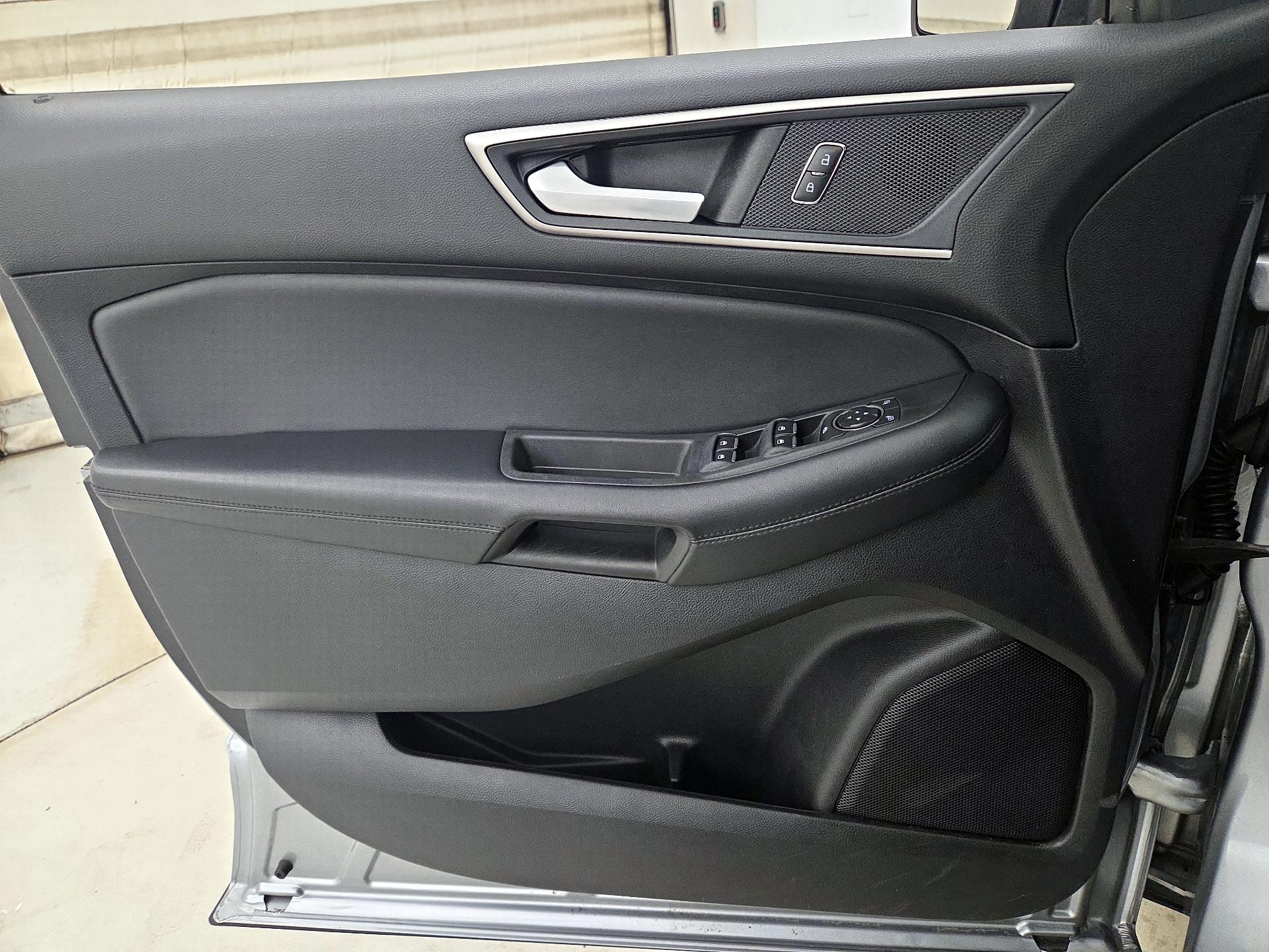 Thumbnail: 2021 Ford Edge - 12