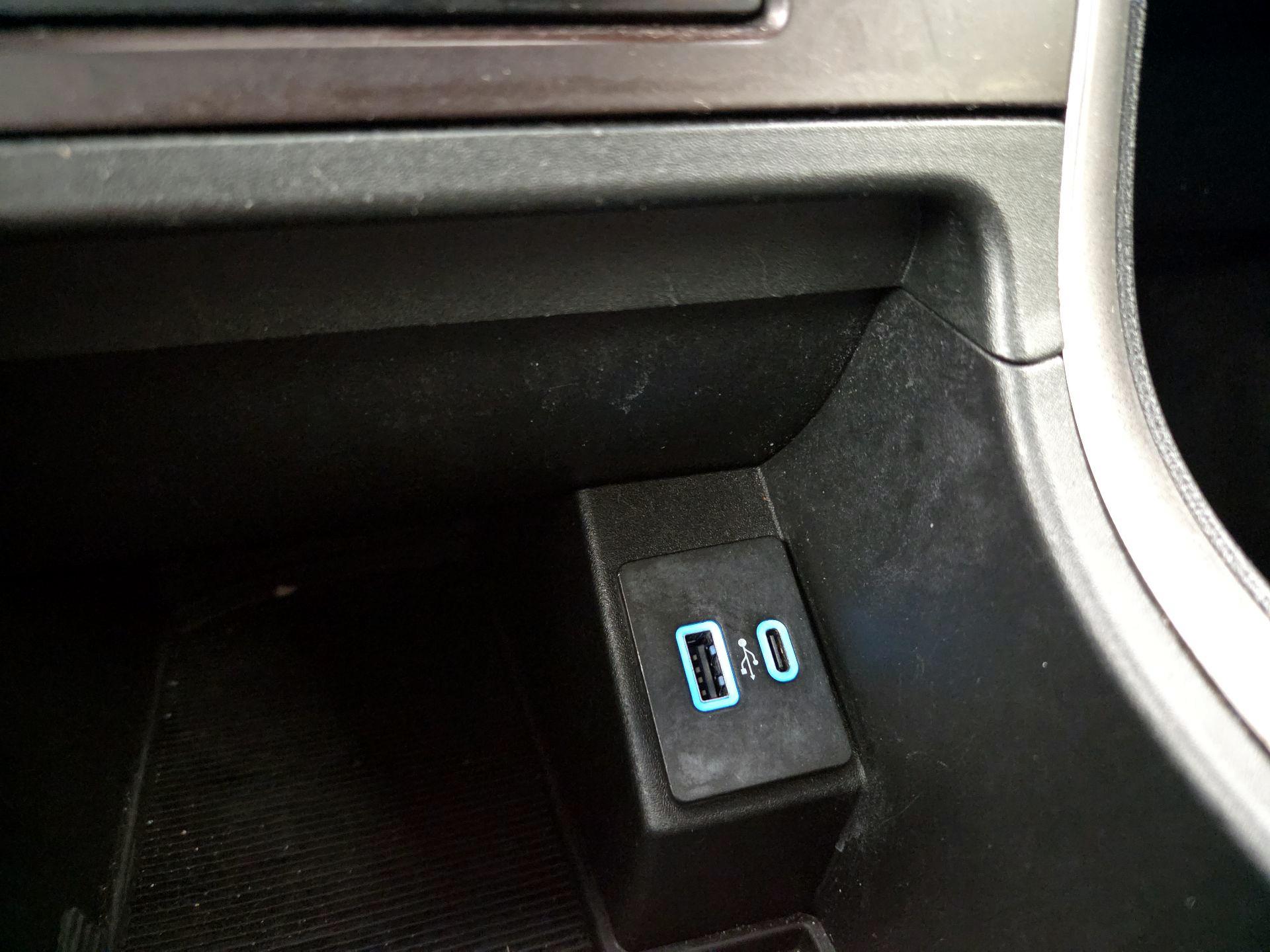 Thumbnail: 2021 Ford Edge - 18