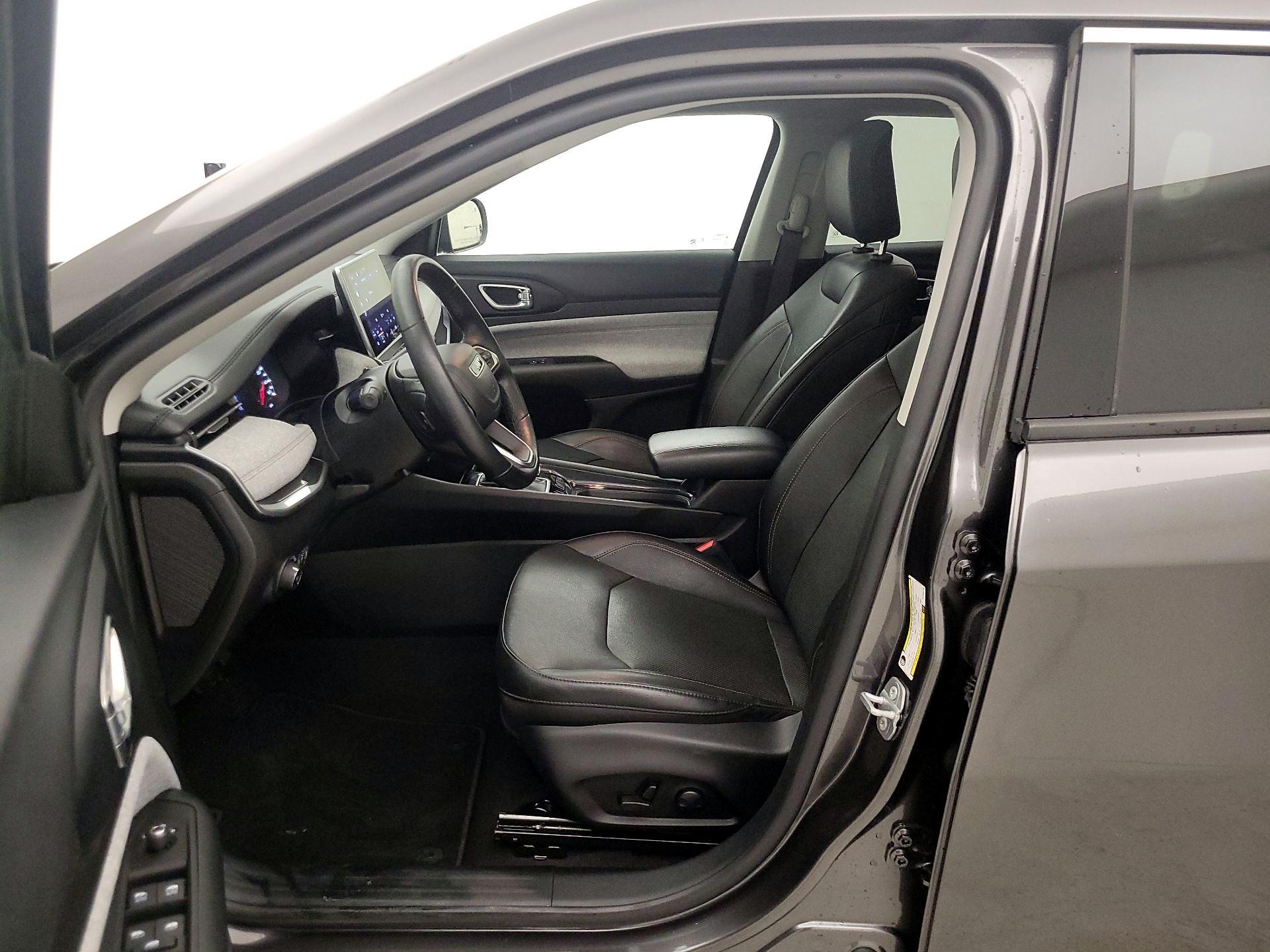 Thumbnail: 2022 Jeep Compass - 11