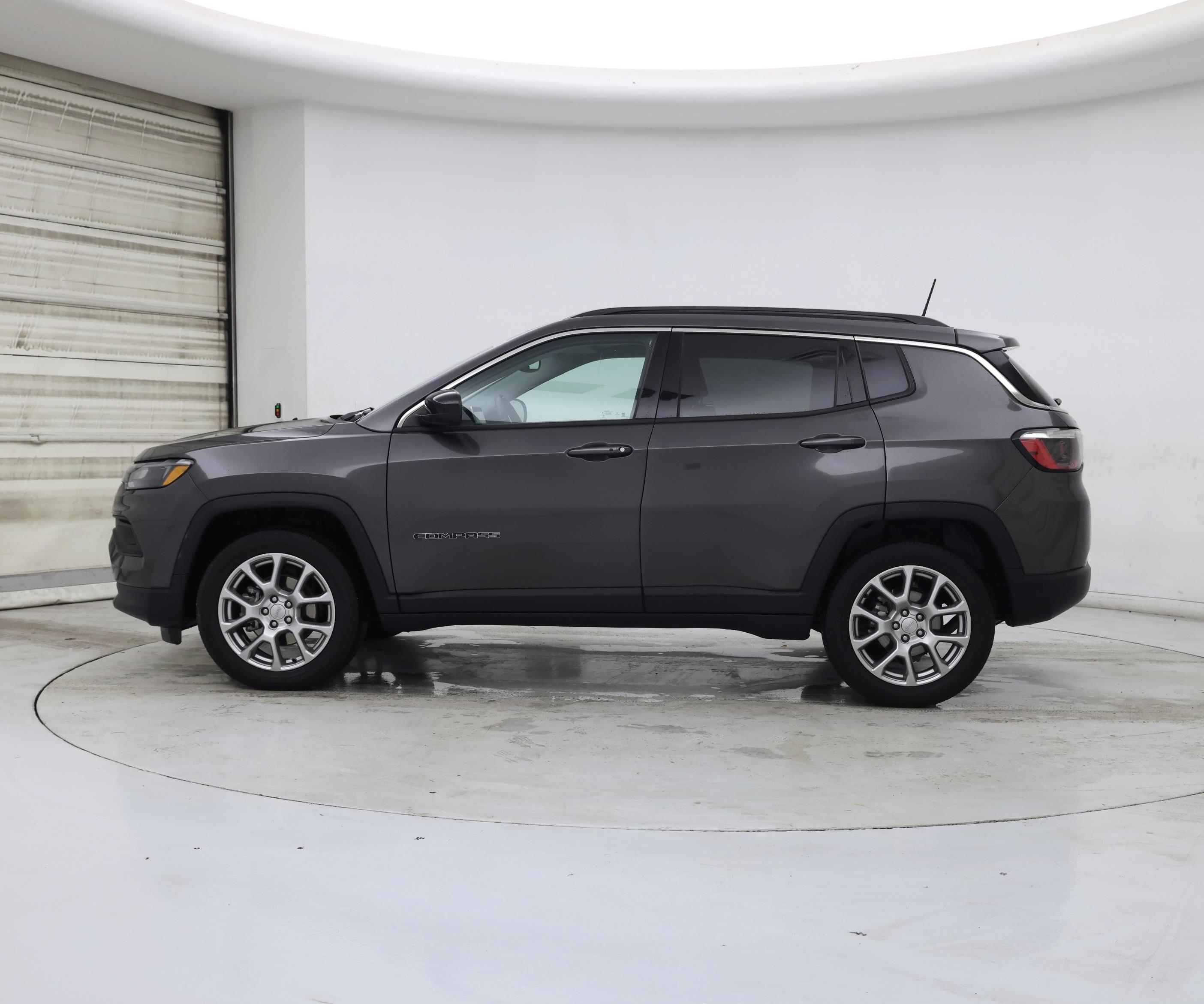 Thumbnail: 2022 Jeep Compass - 3