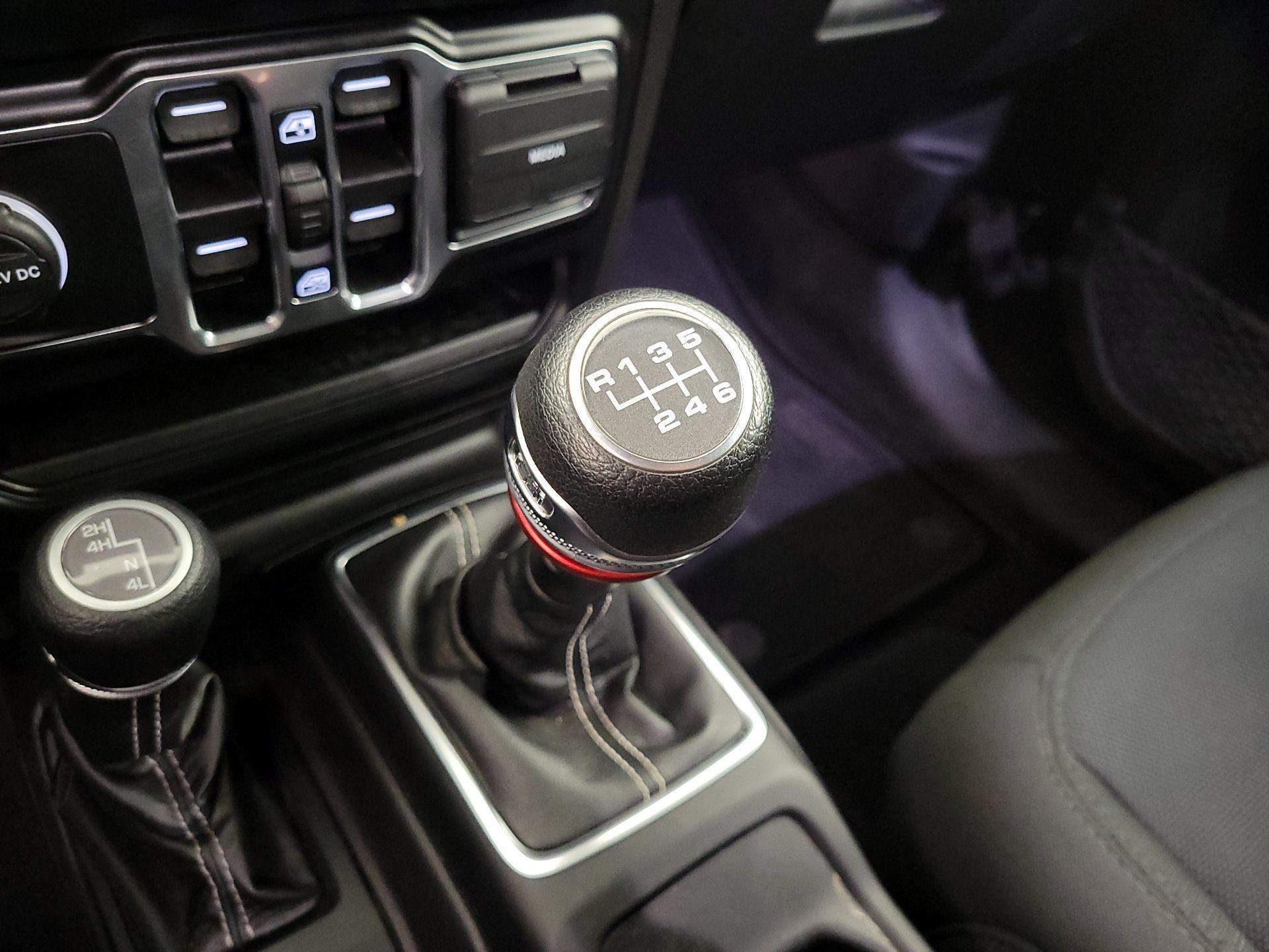 Thumbnail: 2022 Jeep Gladiator - 17