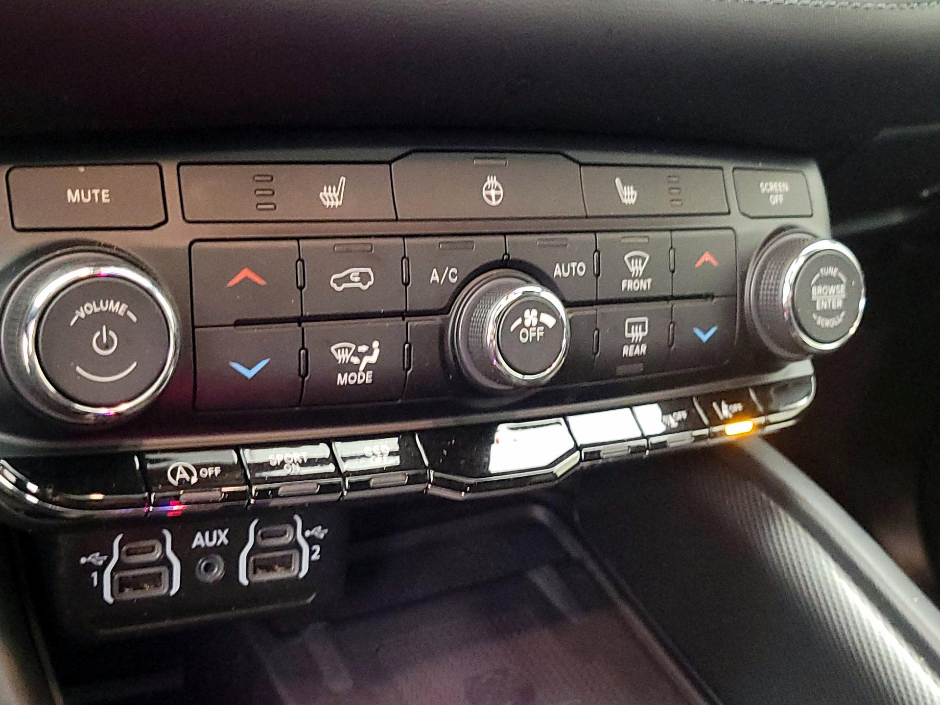 Thumbnail: 2022 Dodge Durango - 16