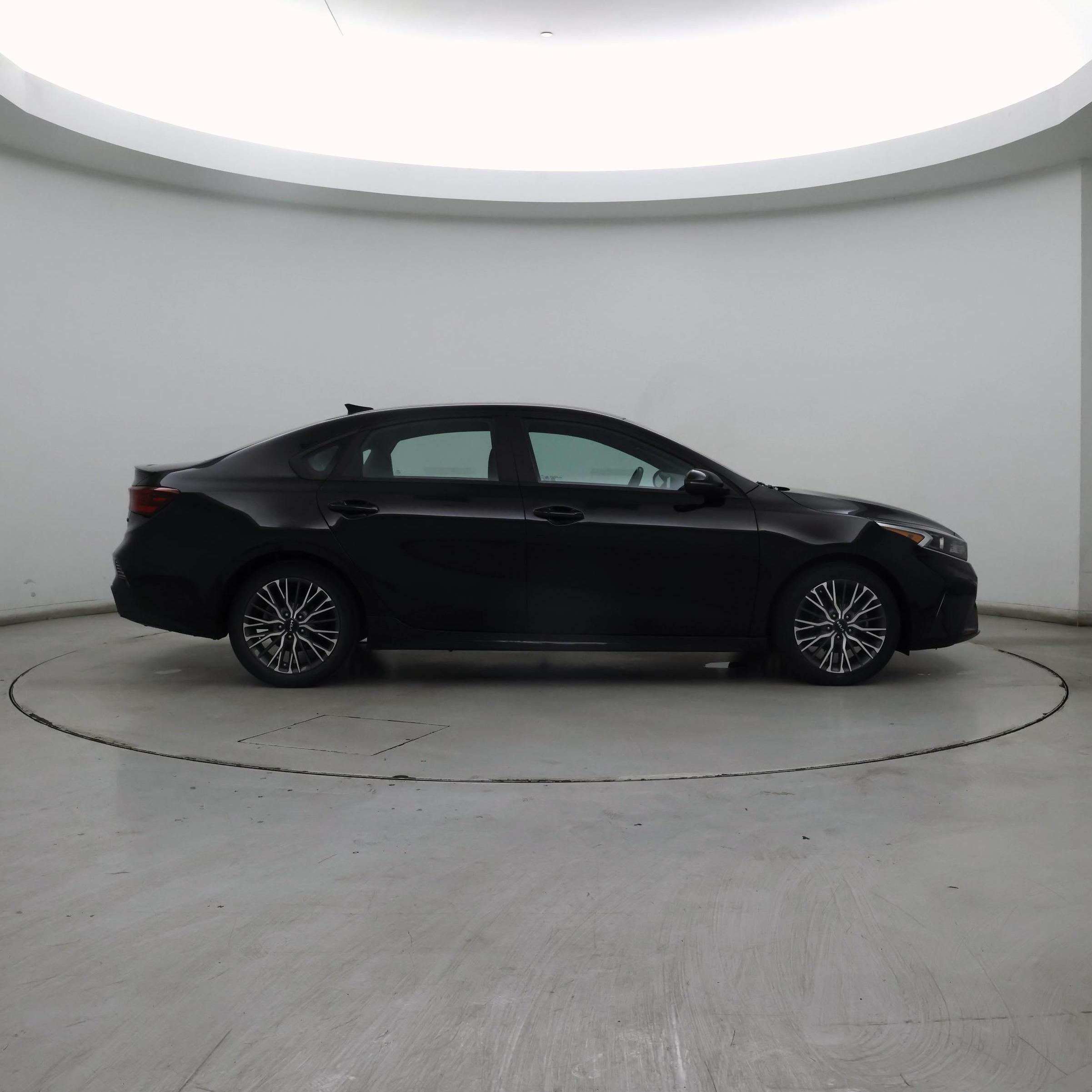 Thumbnail: 2023 Kia Forte - 7